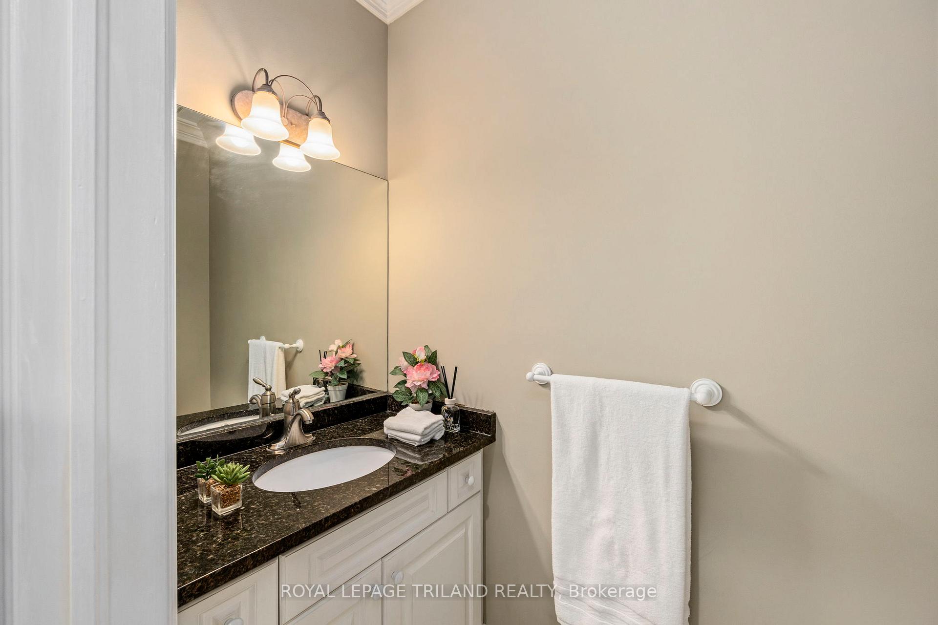 Photo 17 of 56 Glenridge Crescent, London, North A — HOMEH