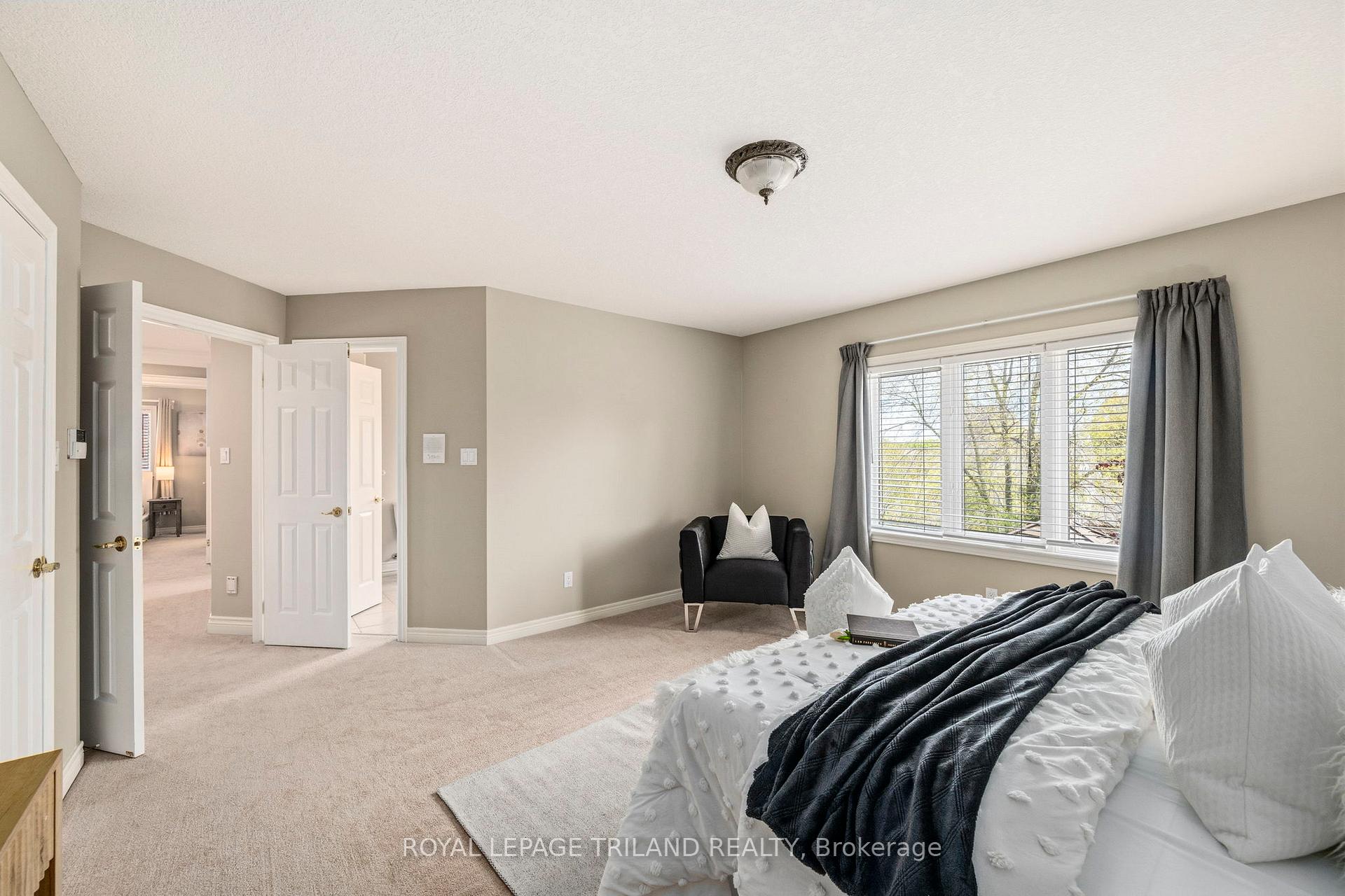 Photo 22 of 56 Glenridge Crescent, London, North A — HOMEH