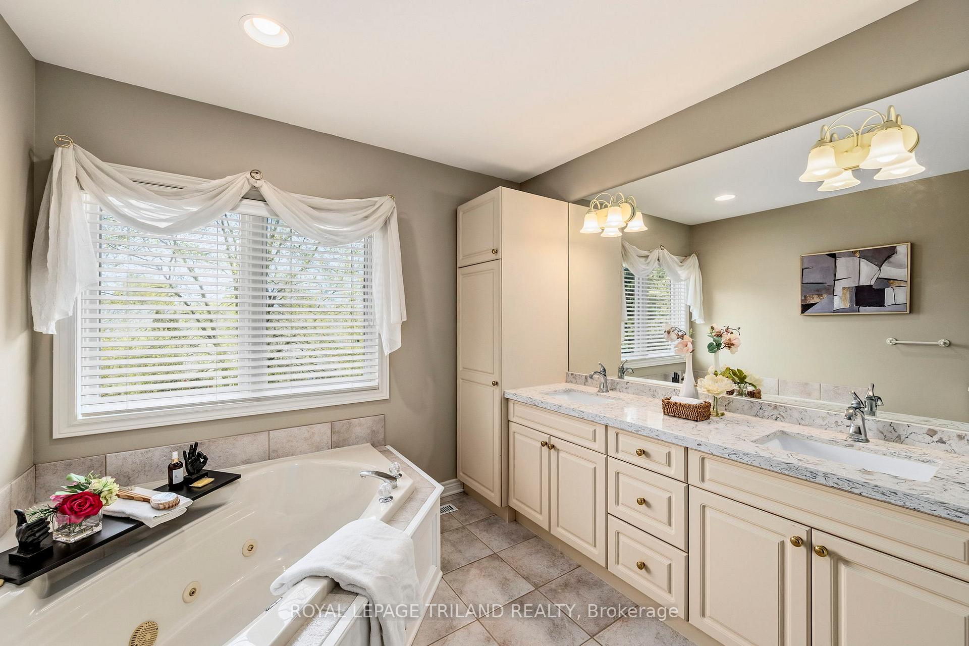 Photo 23 of 56 Glenridge Crescent, London, North A — HOMEH