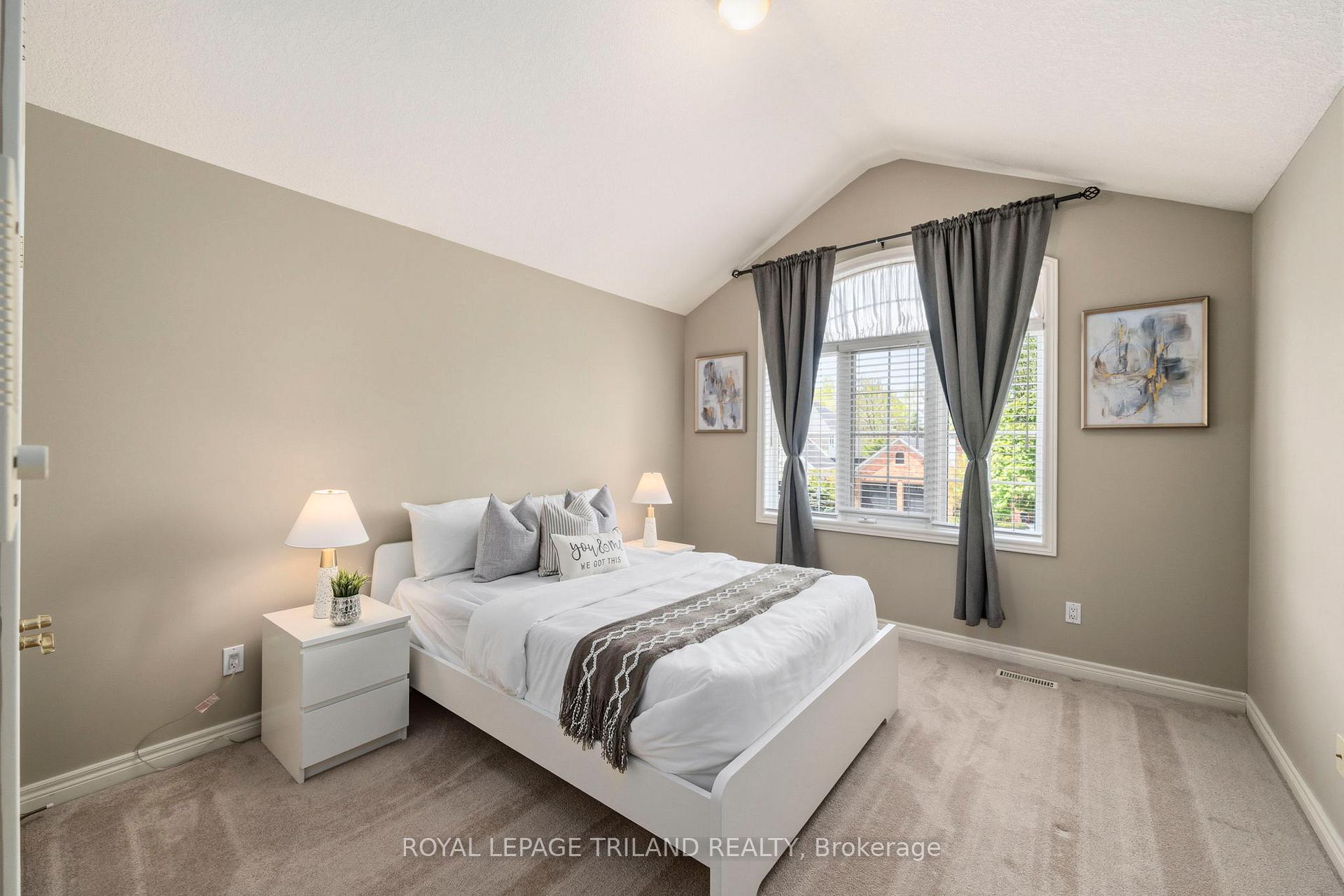 Photo 25 of 56 Glenridge Crescent, London, North A — HOMEH