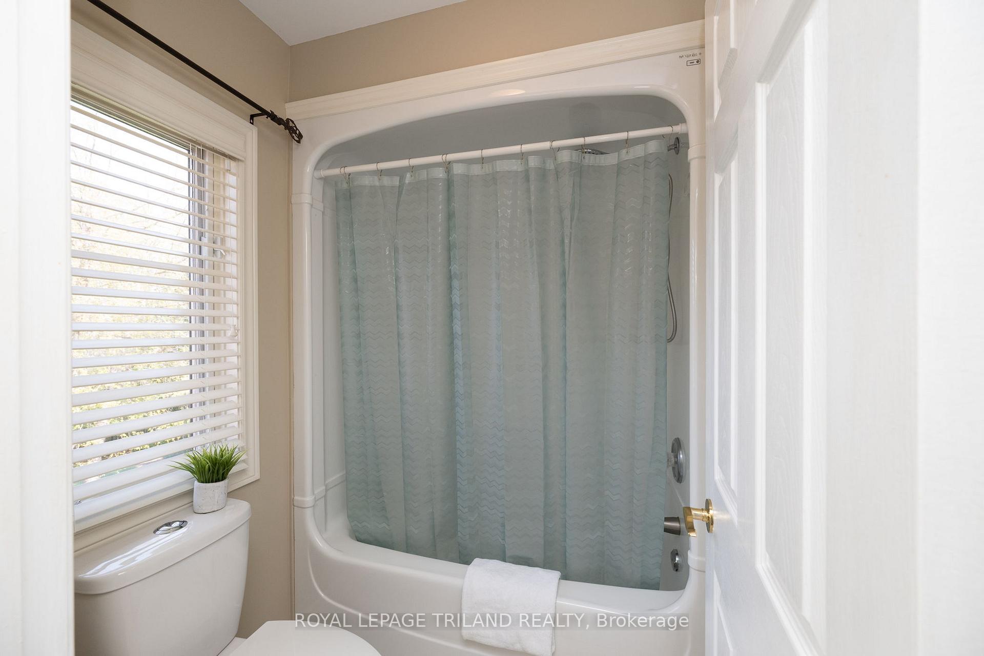 Photo 31 of 56 Glenridge Crescent, London, North A — HOMEH