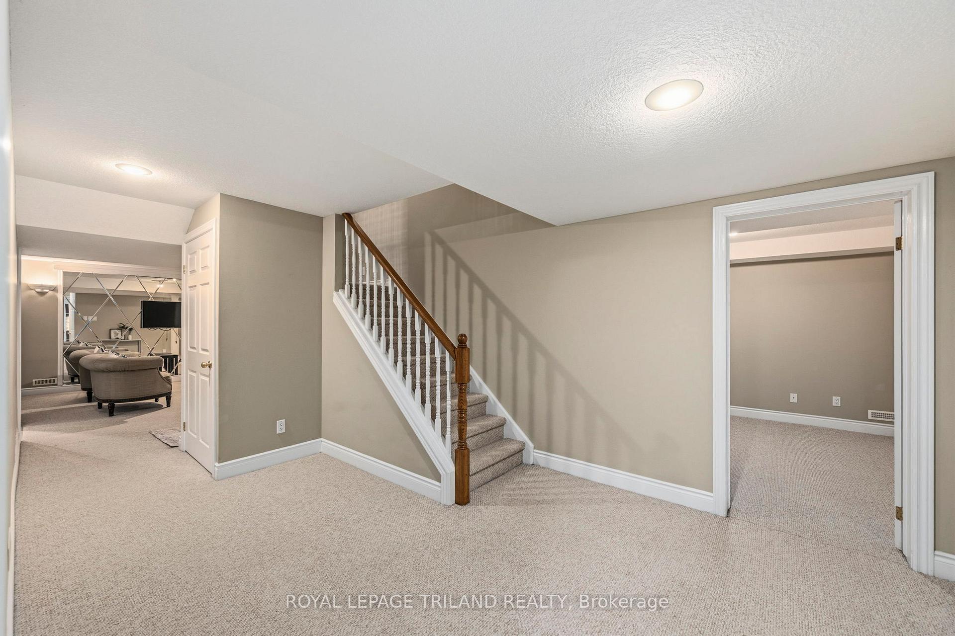 Photo 33 of 56 Glenridge Crescent, London, North A — HOMEH