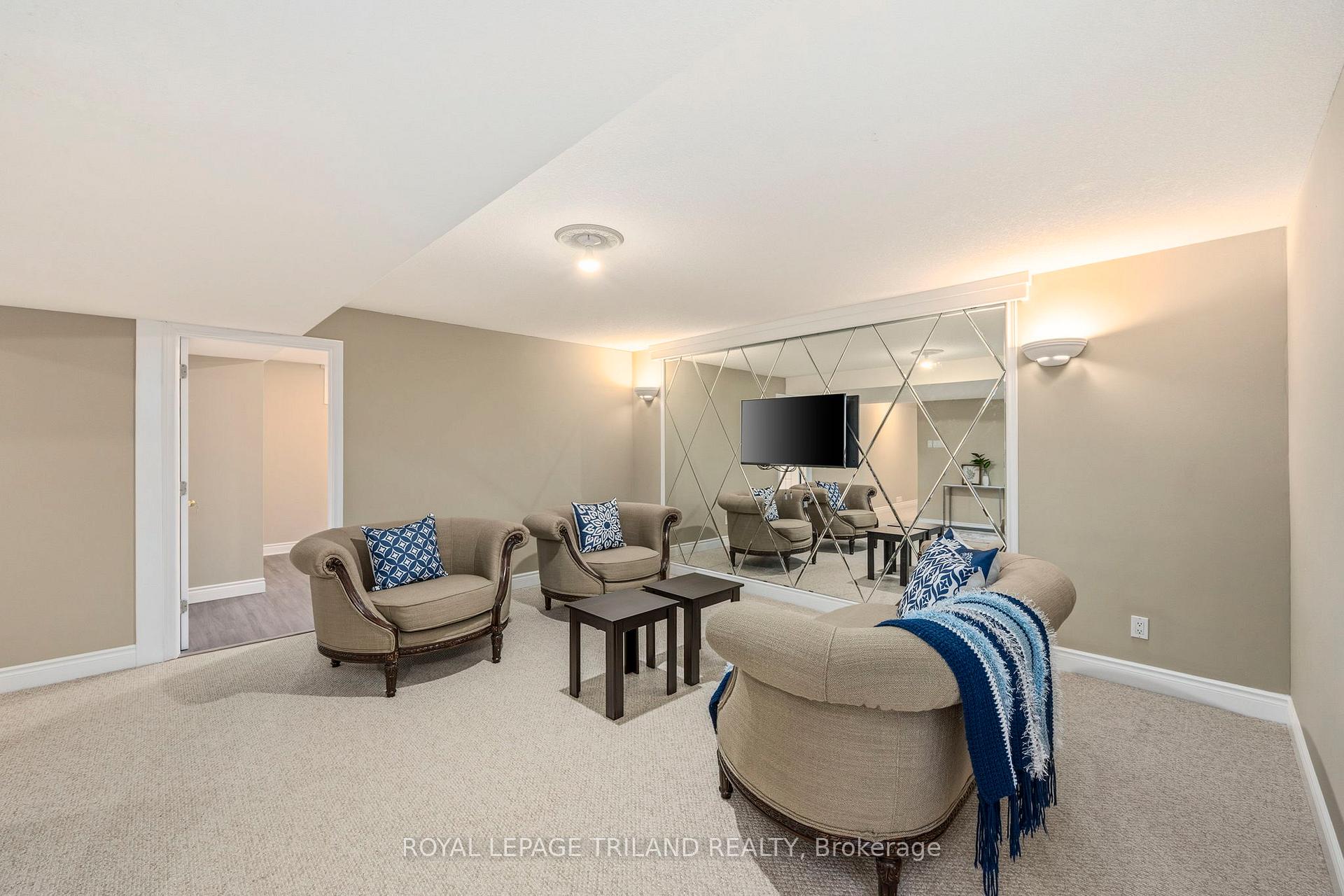 Photo 36 of 56 Glenridge Crescent, London, North A — HOMEH