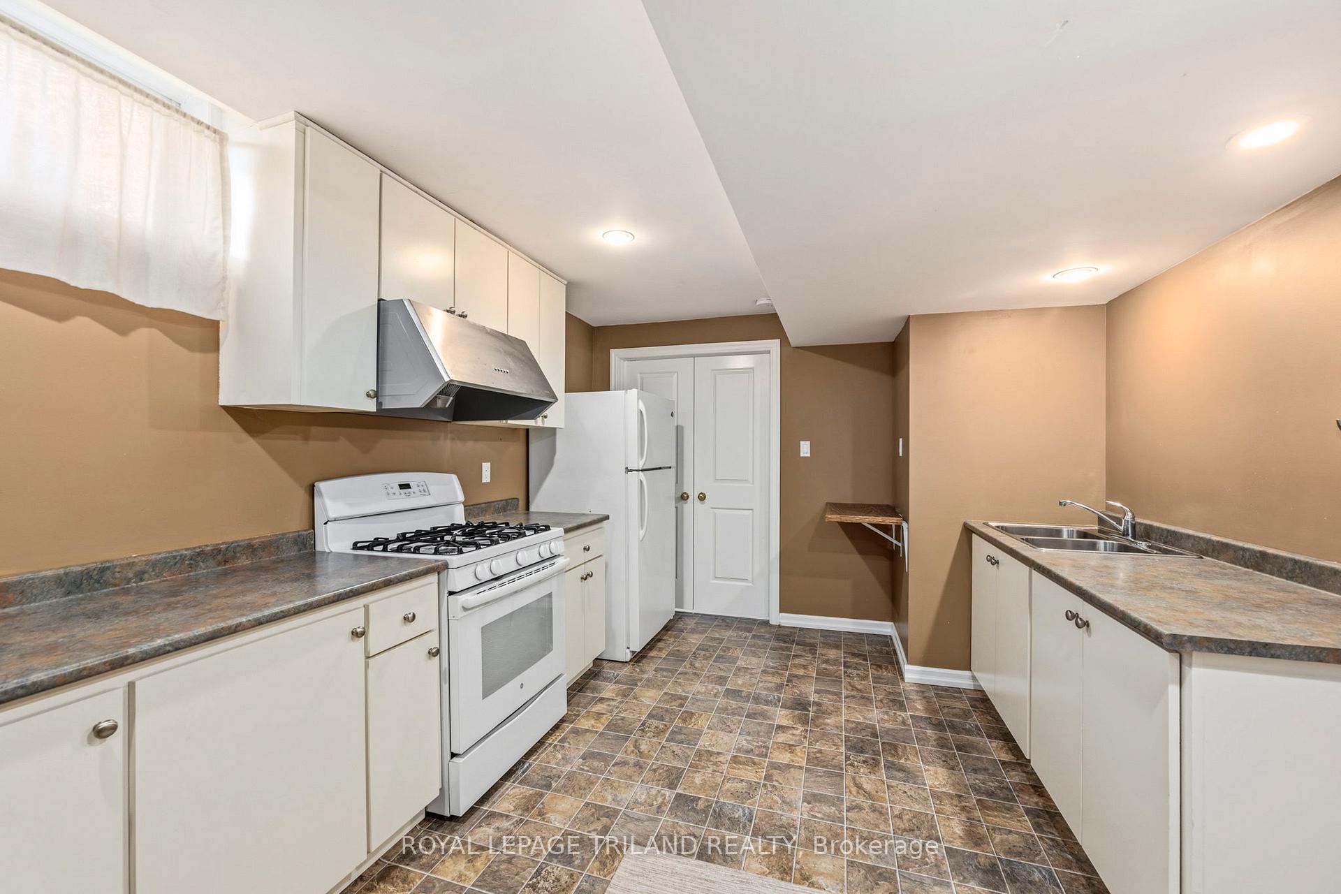 Photo 39 of 56 Glenridge Crescent, London, North A — HOMEH