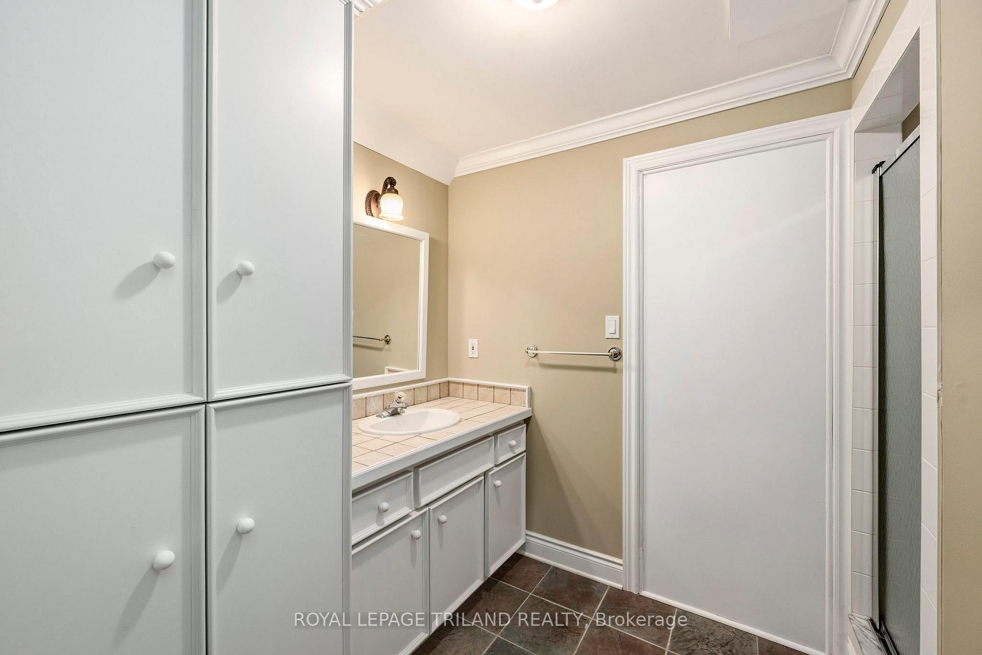 Photo 41 of 56 Glenridge Crescent, London, North A — HOMEH
