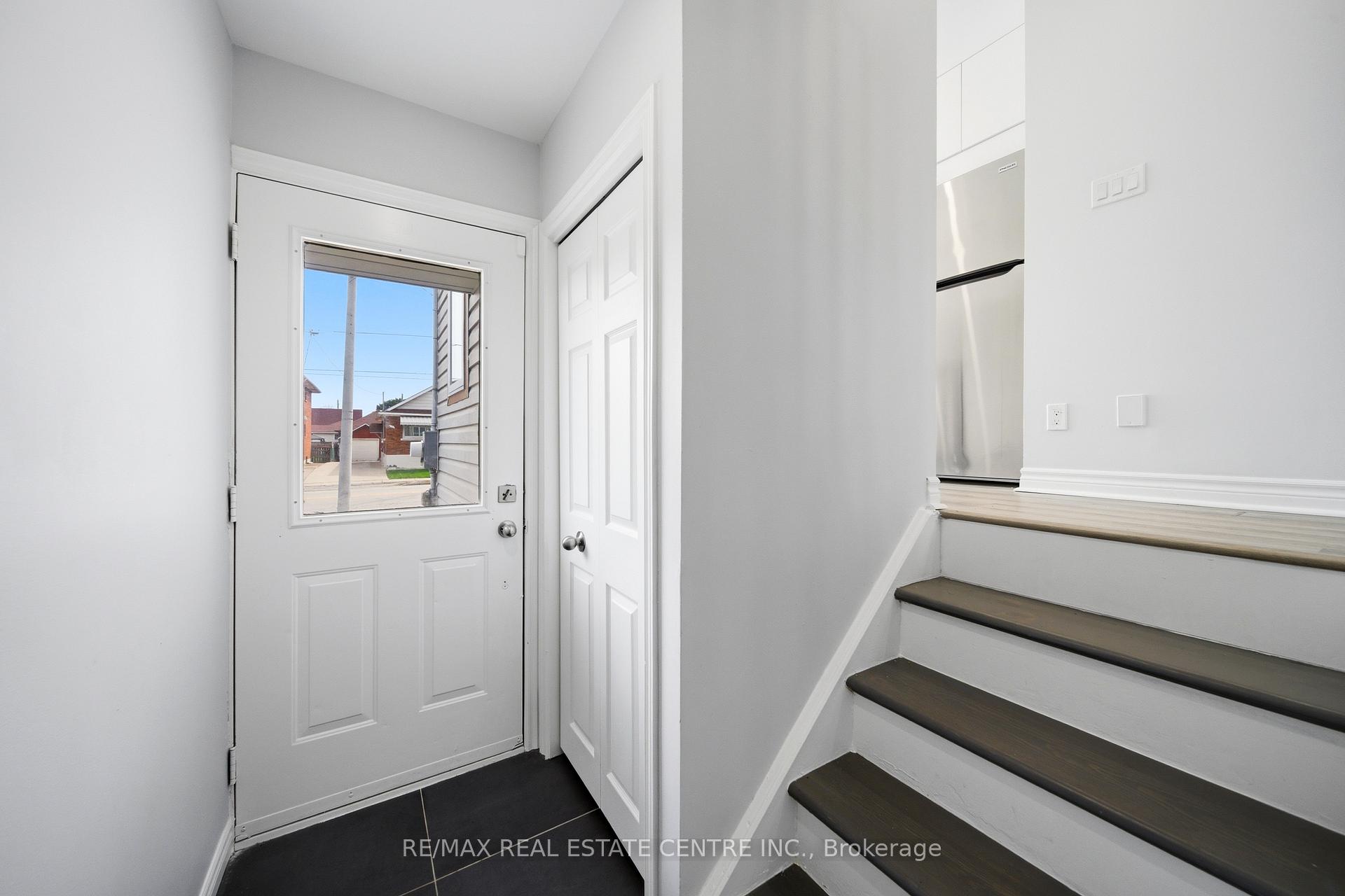 Photo 4 of 233B Vine Street, St. Catharines, Fairview — HOMEH