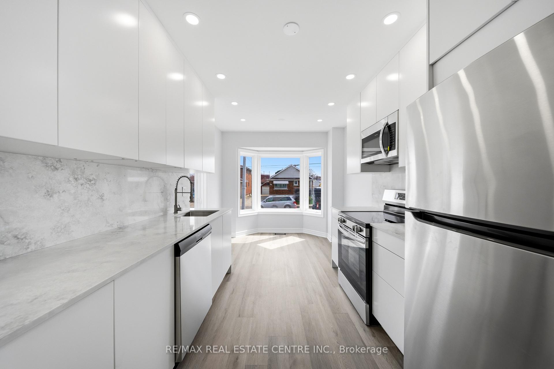 Photo 5 of 233B Vine Street, St. Catharines, Fairview — HOMEH