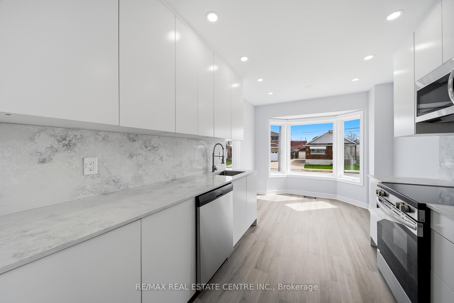Photo 6 of 233B Vine Street, St. Catharines, Fairview — HOMEH