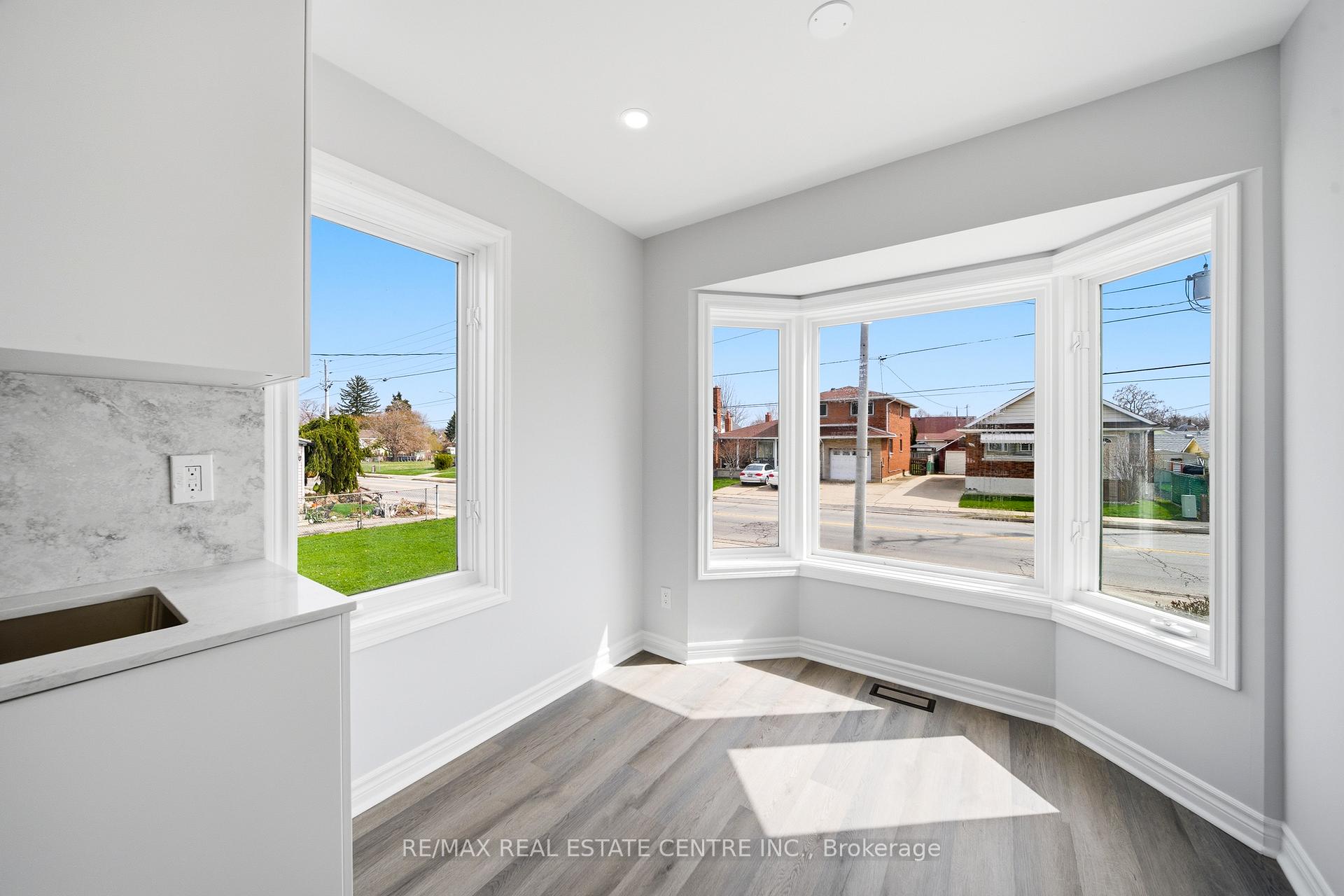 Photo 8 of 233B Vine Street, St. Catharines, Fairview — HOMEH