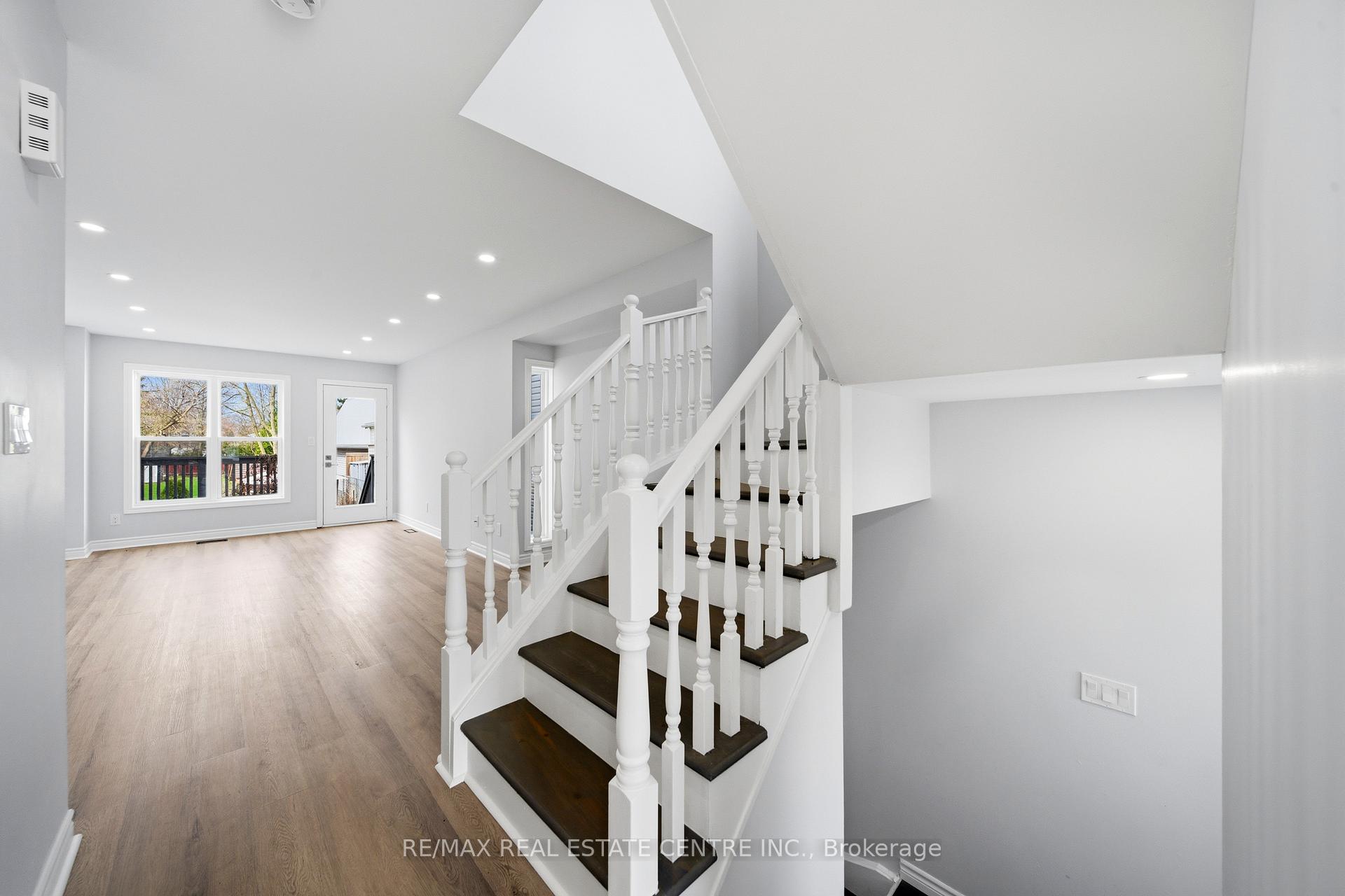 Photo 12 of 233B Vine Street, St. Catharines, Fairview — HOMEH