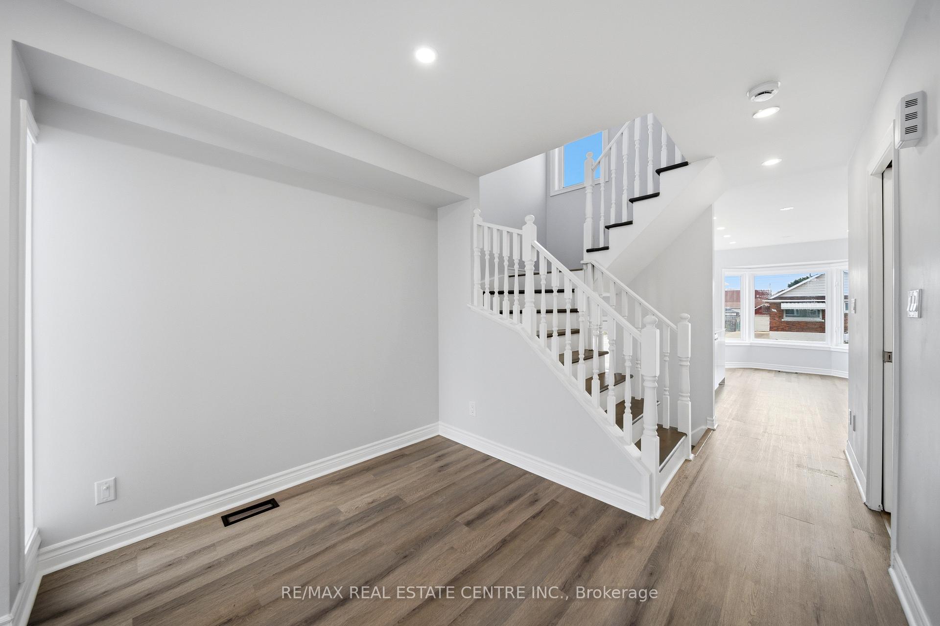 Photo 17 of 233B Vine Street, St. Catharines, Fairview — HOMEH