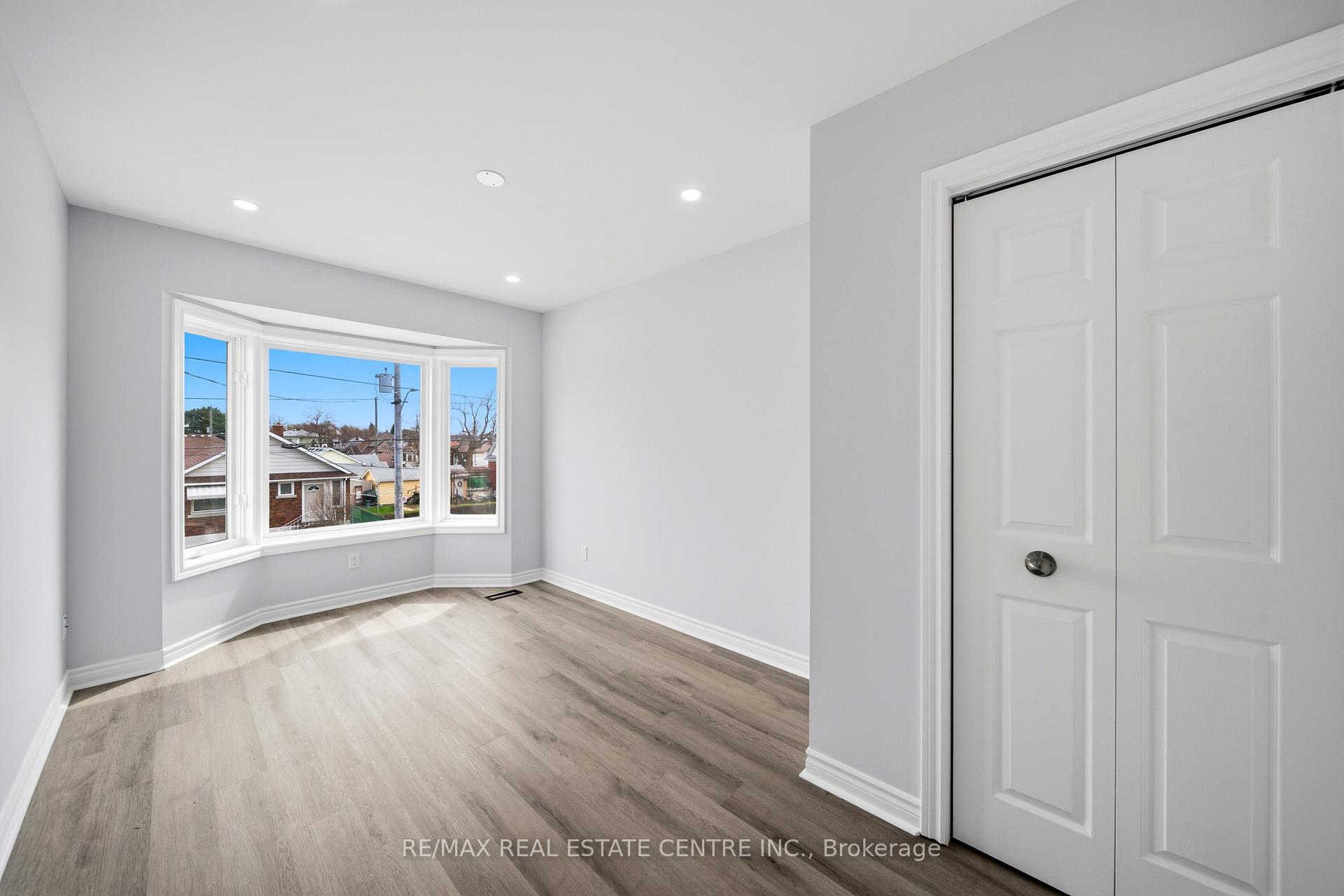 Photo 22 of 233B Vine Street, St. Catharines, Fairview — HOMEH
