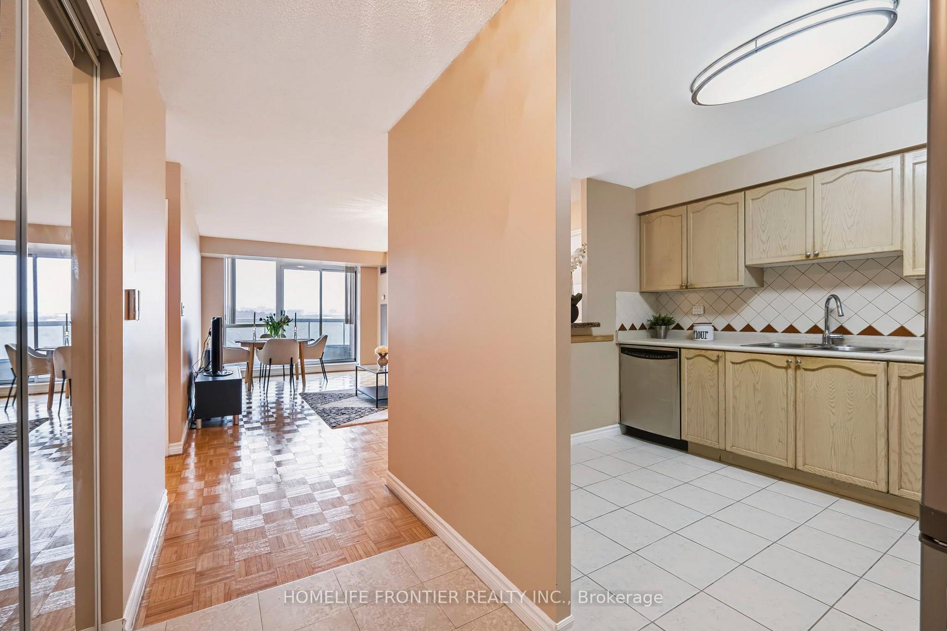 Photo 6 of Unit 610, 745 New Westminster Drive, Vaughan, Brownridge — HOMEH