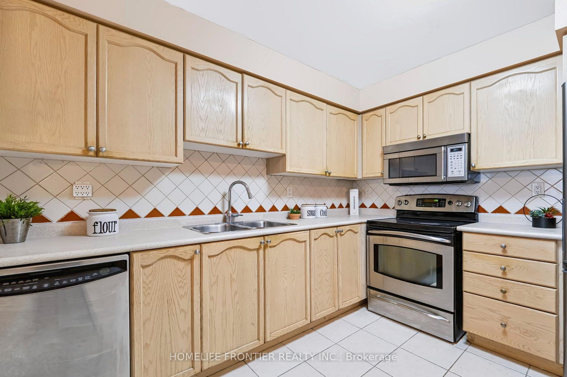 Photo 7 of Unit 610, 745 New Westminster Drive, Vaughan, Brownridge — HOMEH