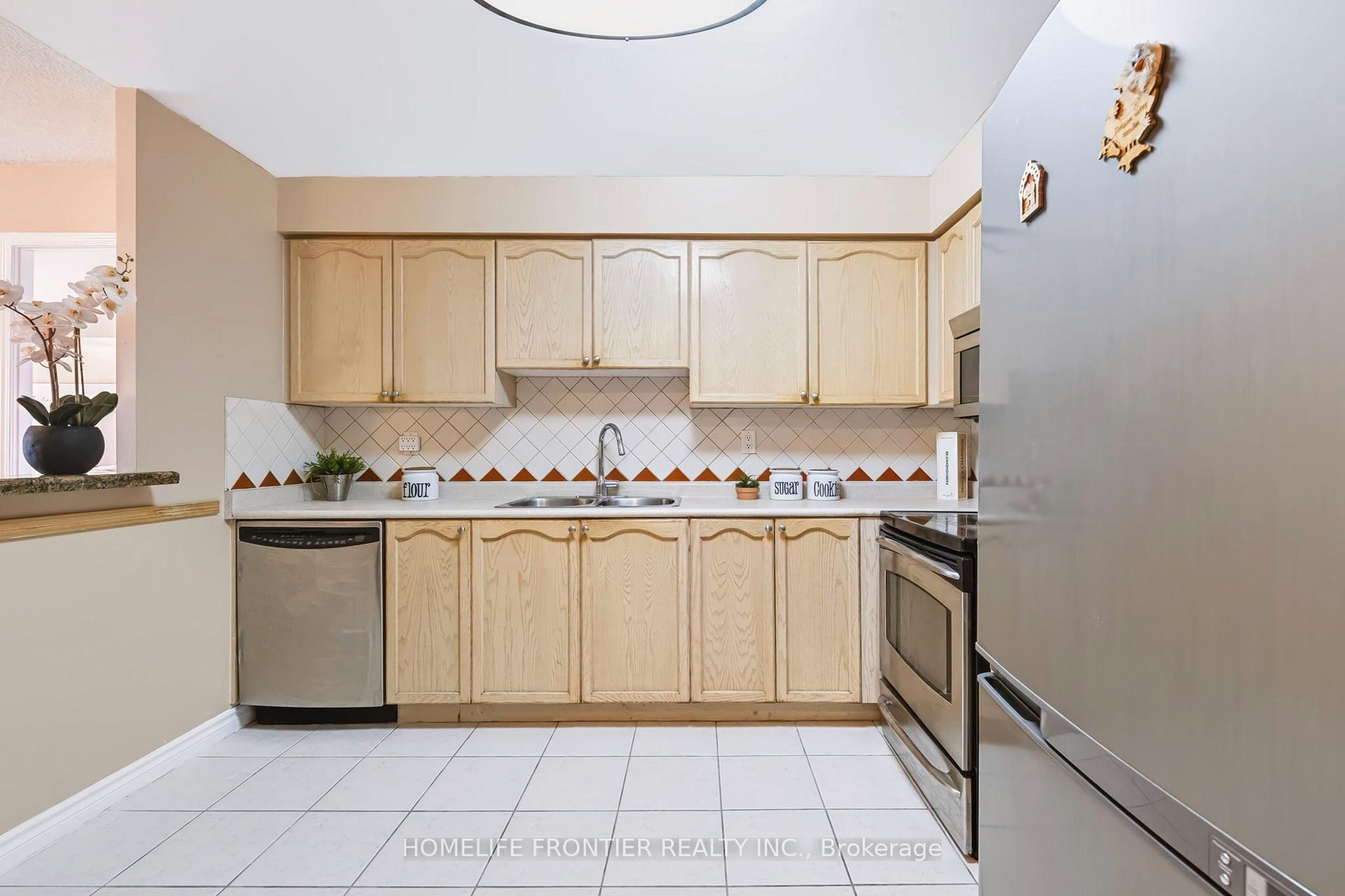 Photo 8 of Unit 610, 745 New Westminster Drive, Vaughan, Brownridge — HOMEH