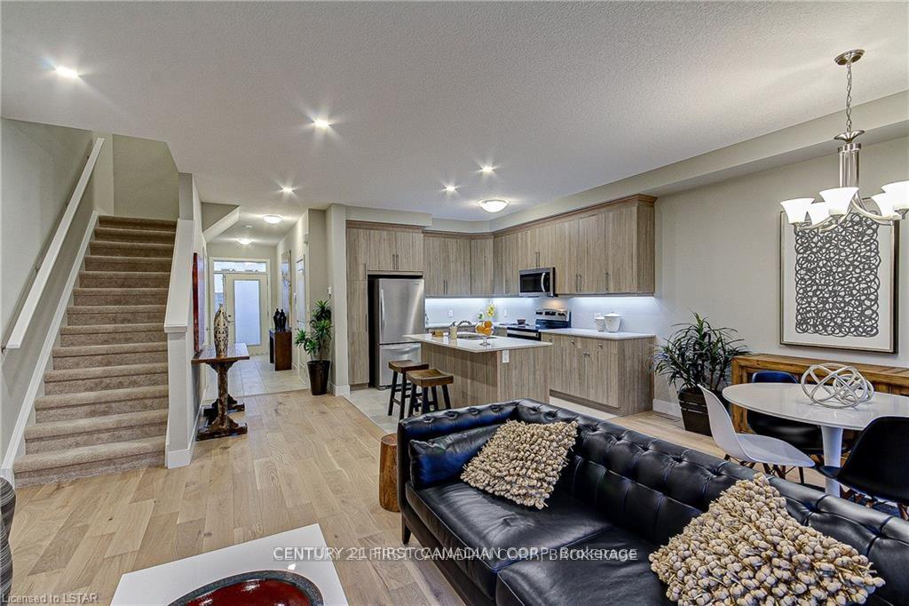 Photo 7 of Unit 88- Upper Levels, 177 Edgevalley Road, London, East D — HOMEH