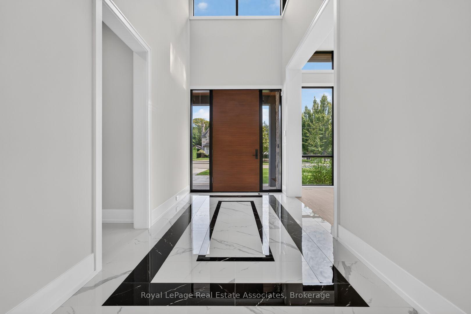Photo 5 of 1270 Birchview Drive, Mississauga, Lorne Park — HOMEH