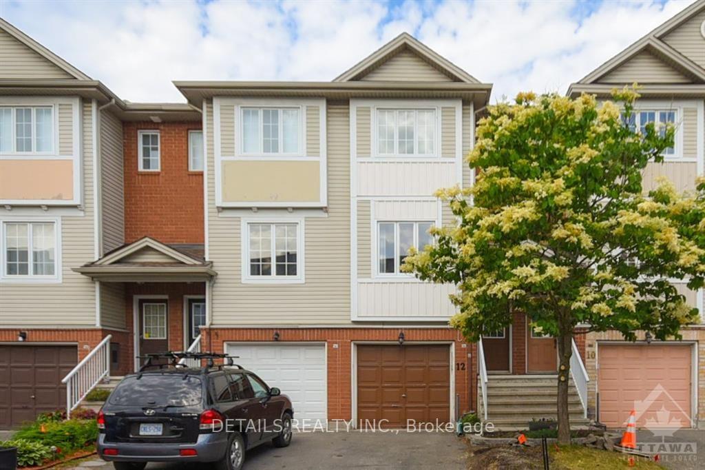 Photo 2 of 12 Manhattan Crescent, Ottawa, Central Park — HOMEH