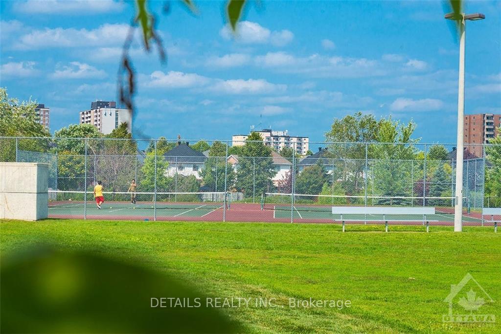 Photo 5 of 12 Manhattan Crescent, Ottawa, Central Park — HOMEH