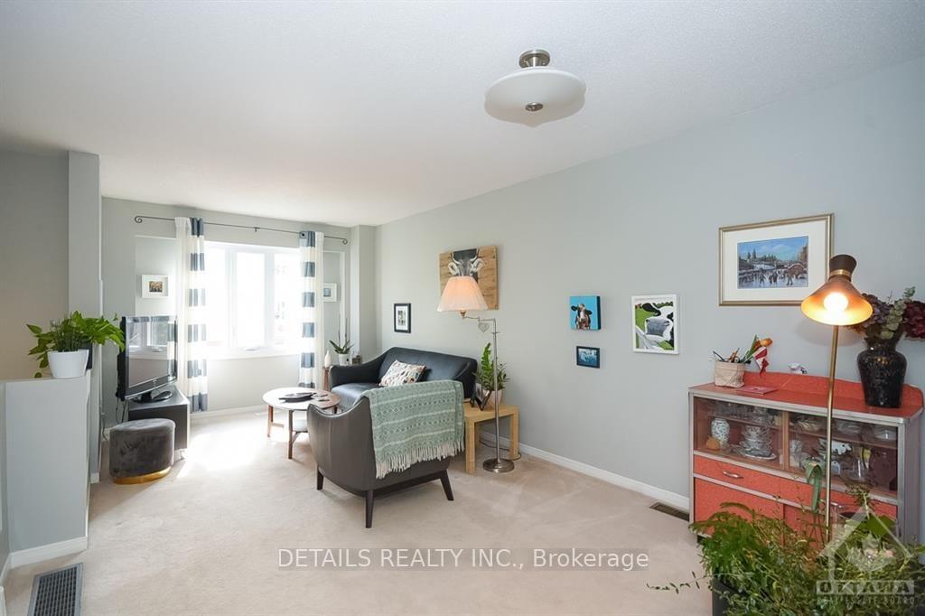 Photo 11 of 12 Manhattan Crescent, Ottawa, Central Park — HOMEH