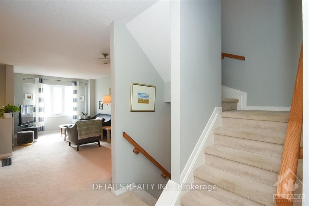 Photo 18 of 12 Manhattan Crescent, Ottawa, Central Park — HOMEH