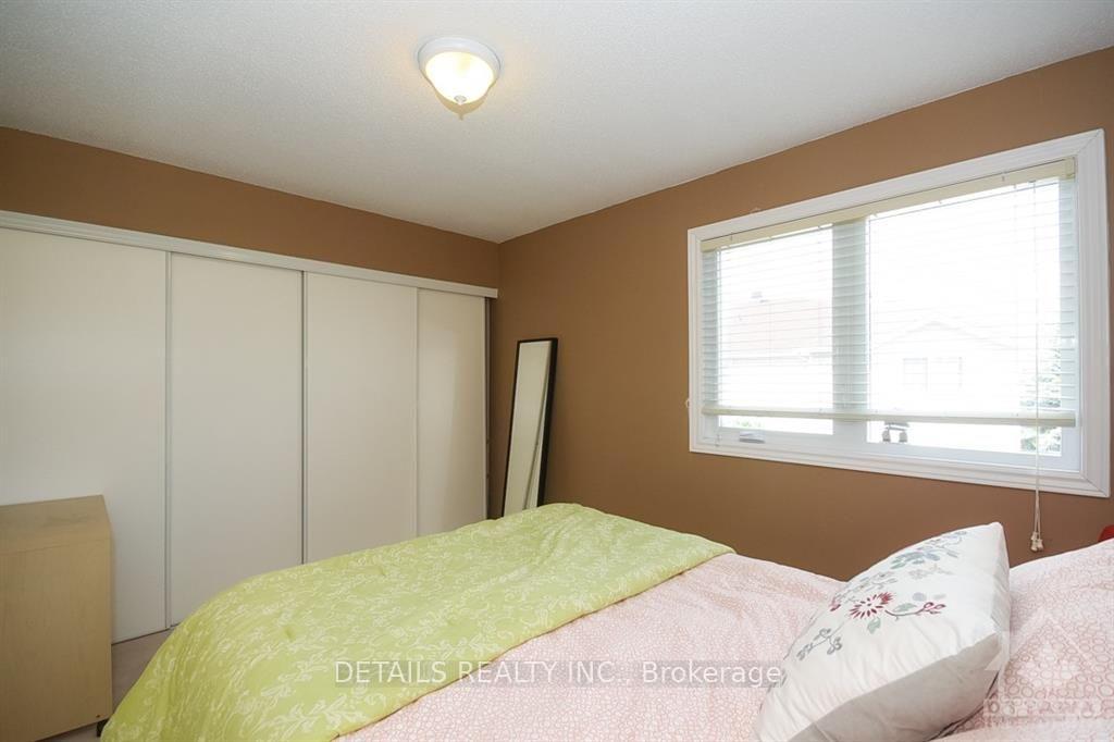 Photo 20 of 12 Manhattan Crescent, Ottawa, Central Park — HOMEH