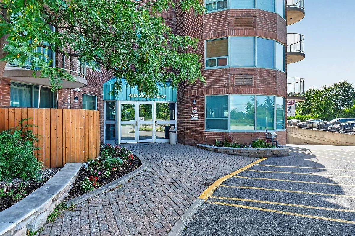 Photo of Unit 403, 1440 Heron Road