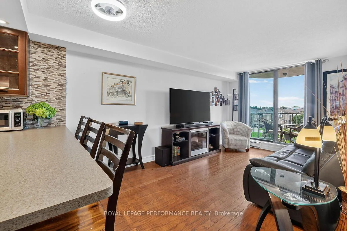 Photo 6 of Unit 403, 1440 Heron Road, Ottawa, Heron Gate — HOMEH