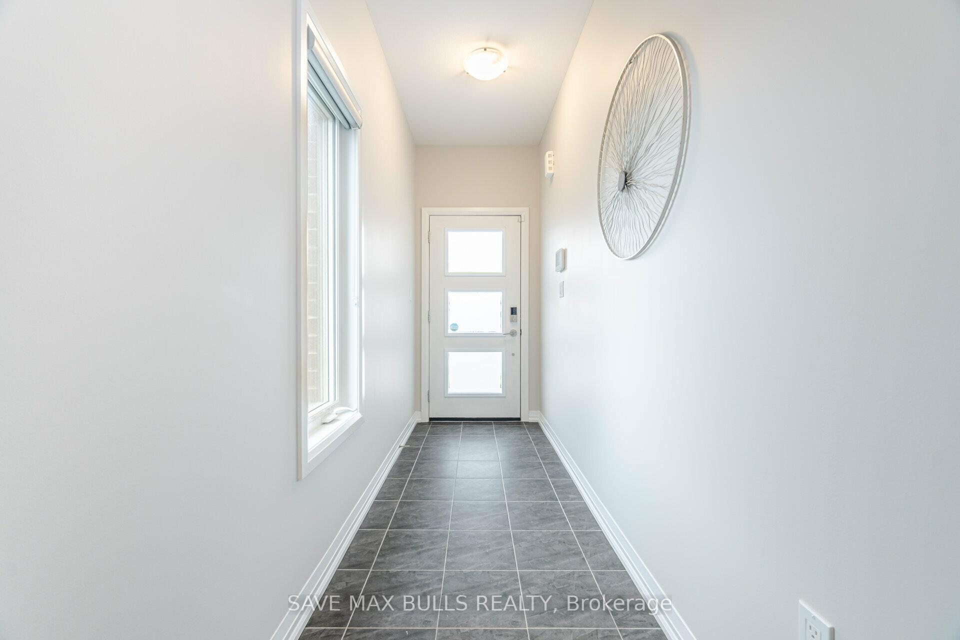 Photo 5 of 7381 Matteo Drive, Niagara Falls, Brown — HOMEH