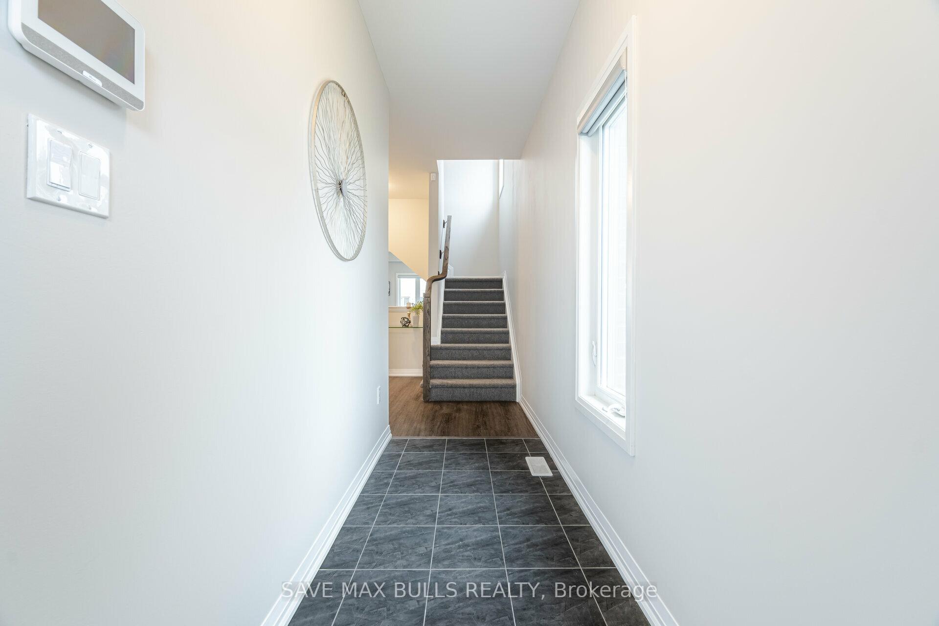 Photo 6 of 7381 Matteo Drive, Niagara Falls, Brown — HOMEH