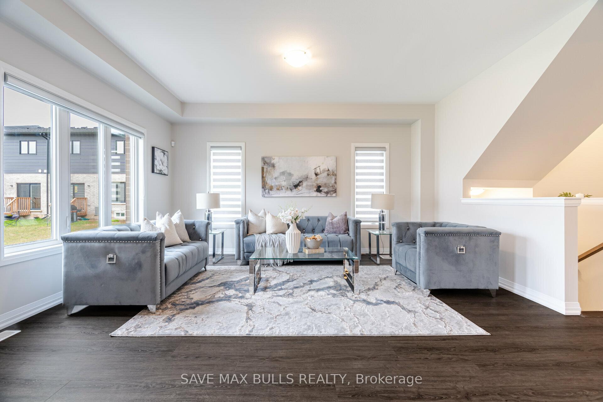 Photo 7 of 7381 Matteo Drive, Niagara Falls, Brown — HOMEH