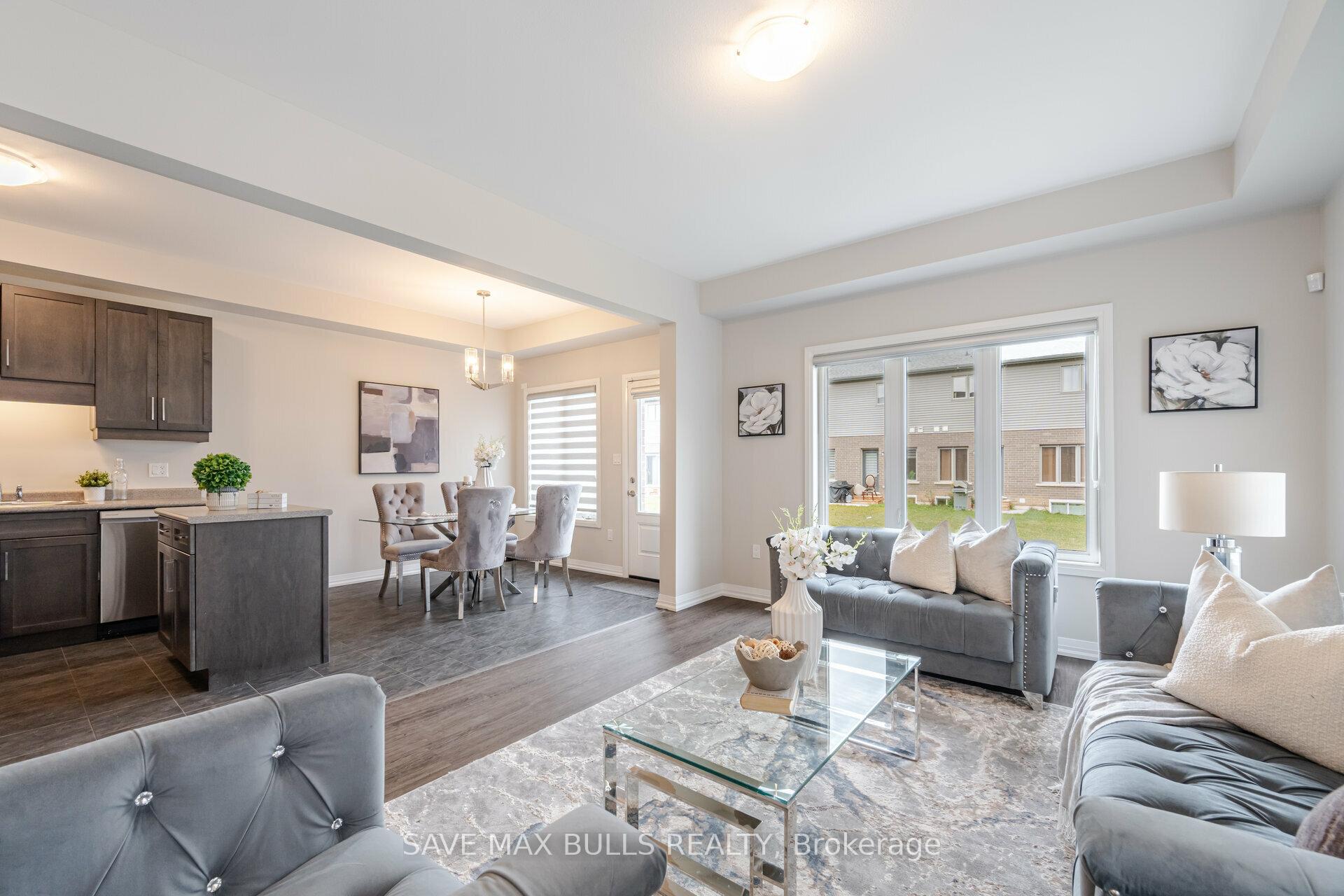 Photo 9 of 7381 Matteo Drive, Niagara Falls, Brown — HOMEH