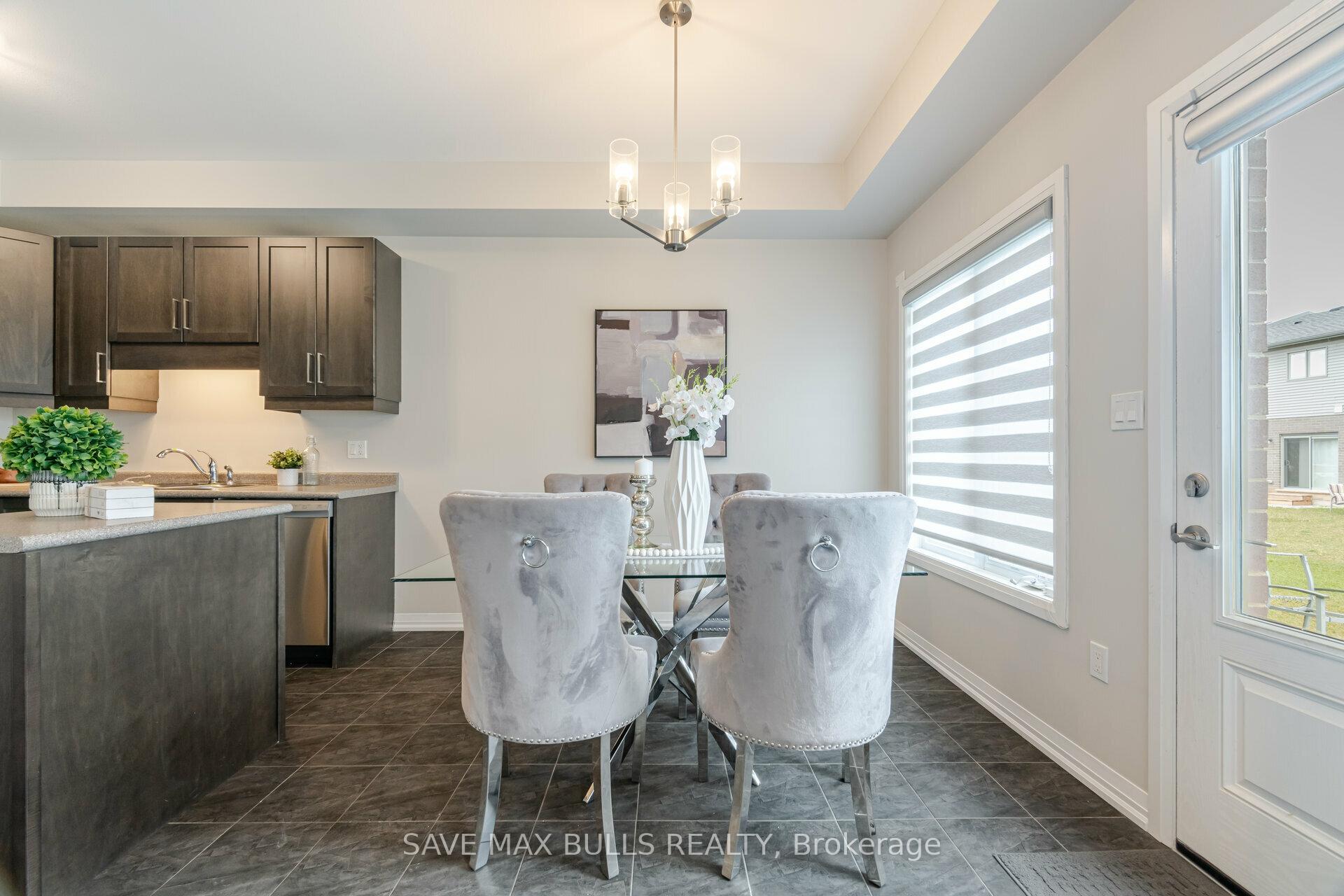 Photo 10 of 7381 Matteo Drive, Niagara Falls, Brown — HOMEH
