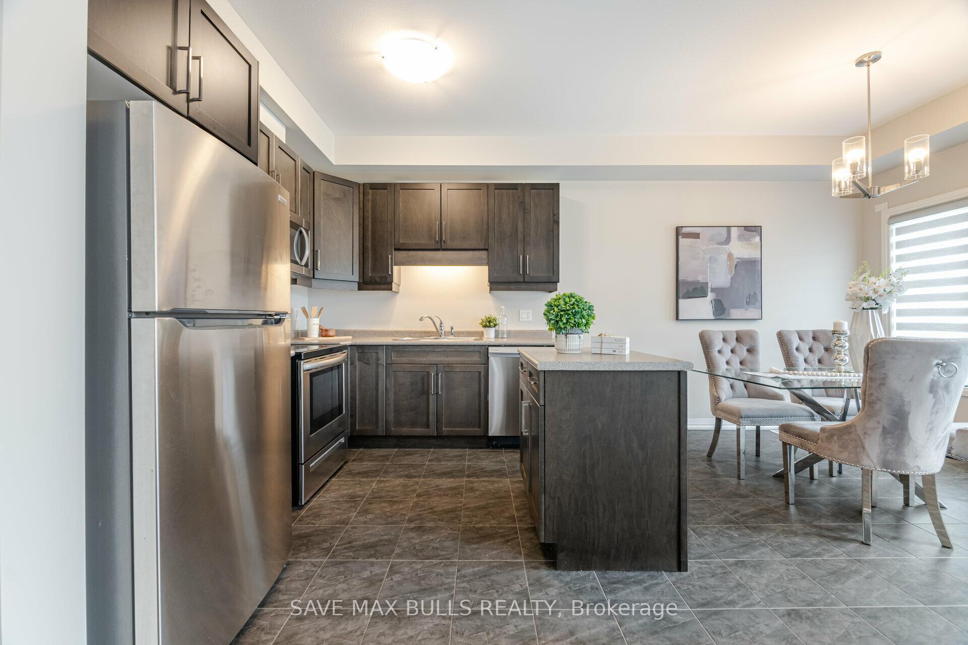 Photo 13 of 7381 Matteo Drive, Niagara Falls, Brown — HOMEH
