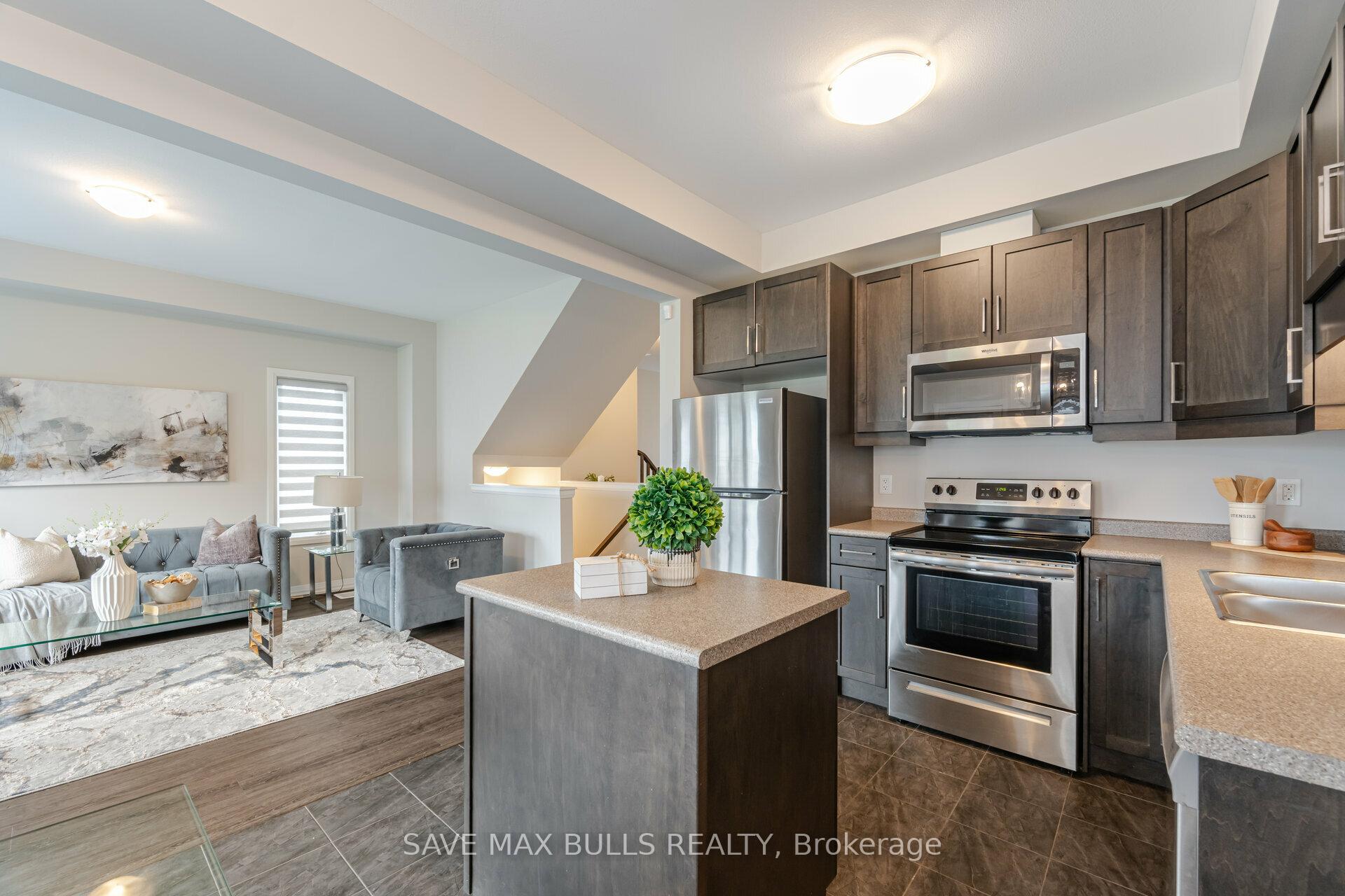 Photo 16 of 7381 Matteo Drive, Niagara Falls, Brown — HOMEH