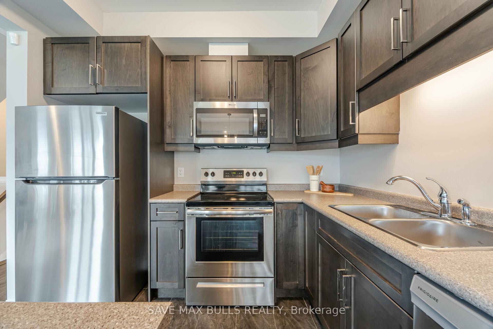 Photo 17 of 7381 Matteo Drive, Niagara Falls, Brown — HOMEH