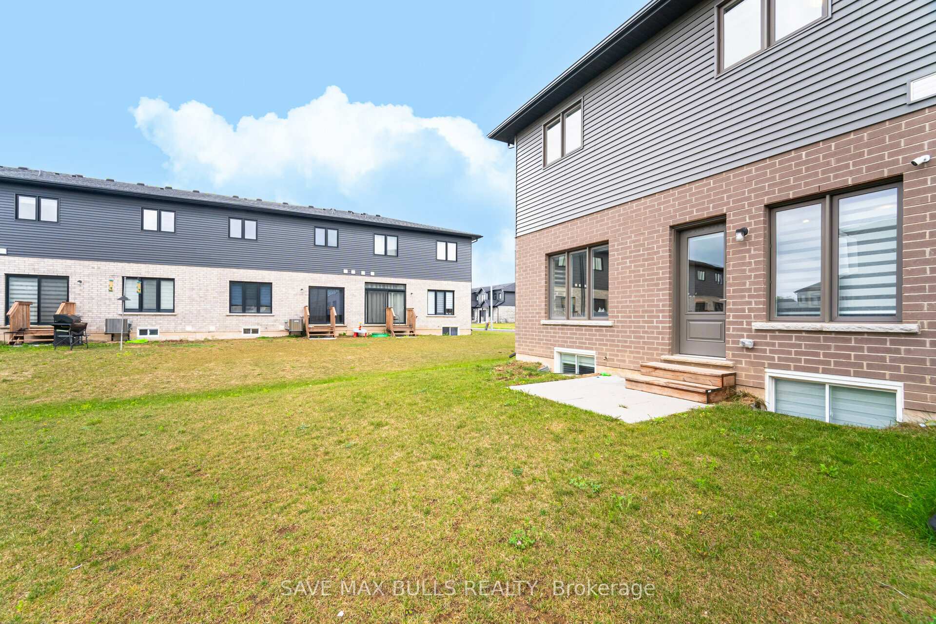 Photo 39 of 7381 Matteo Drive, Niagara Falls, Brown — HOMEH