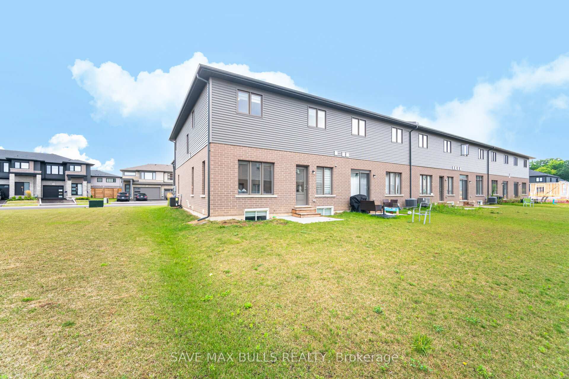 Photo 40 of 7381 Matteo Drive, Niagara Falls, Brown — HOMEH