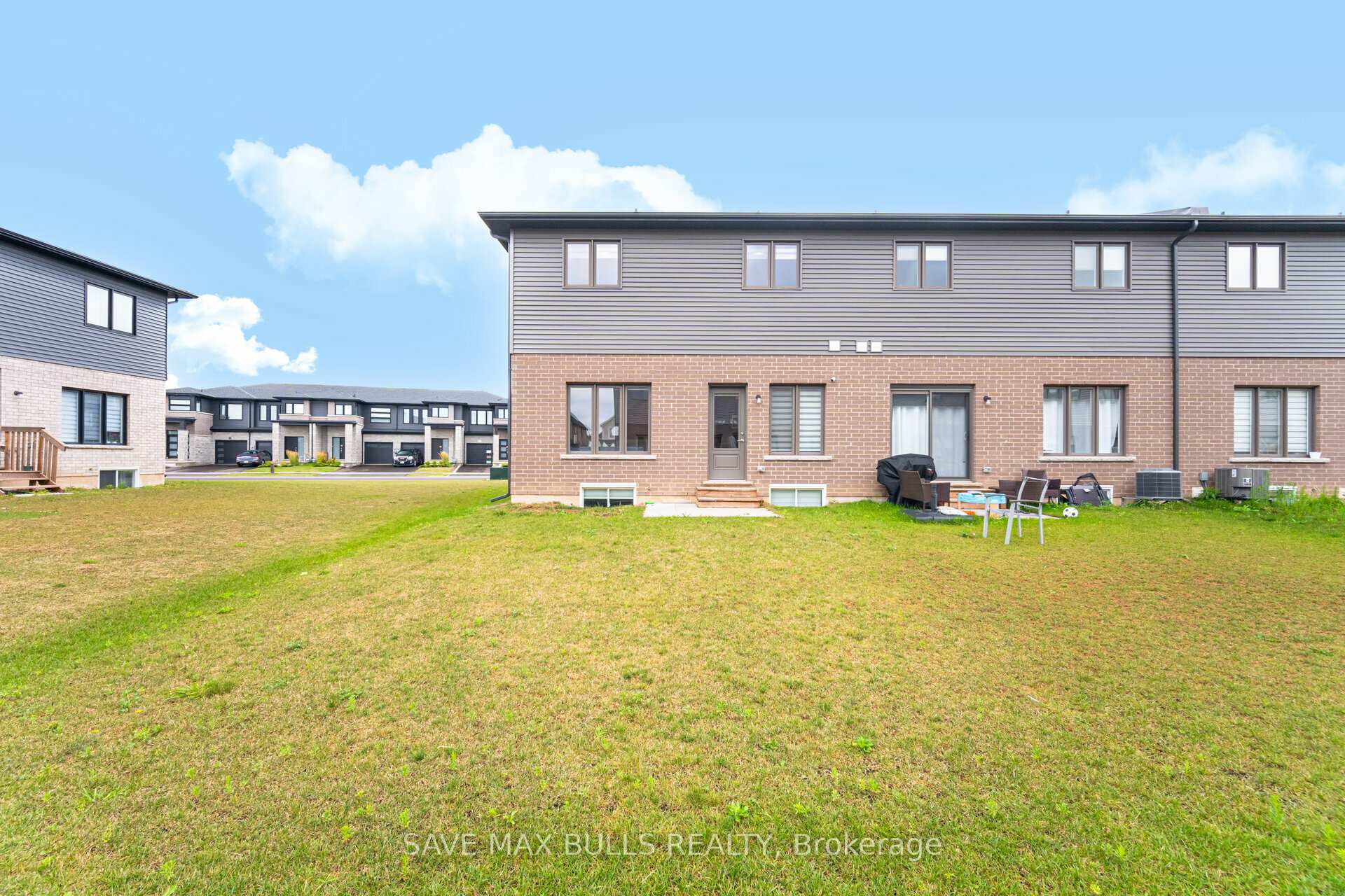 Photo 41 of 7381 Matteo Drive, Niagara Falls, Brown — HOMEH