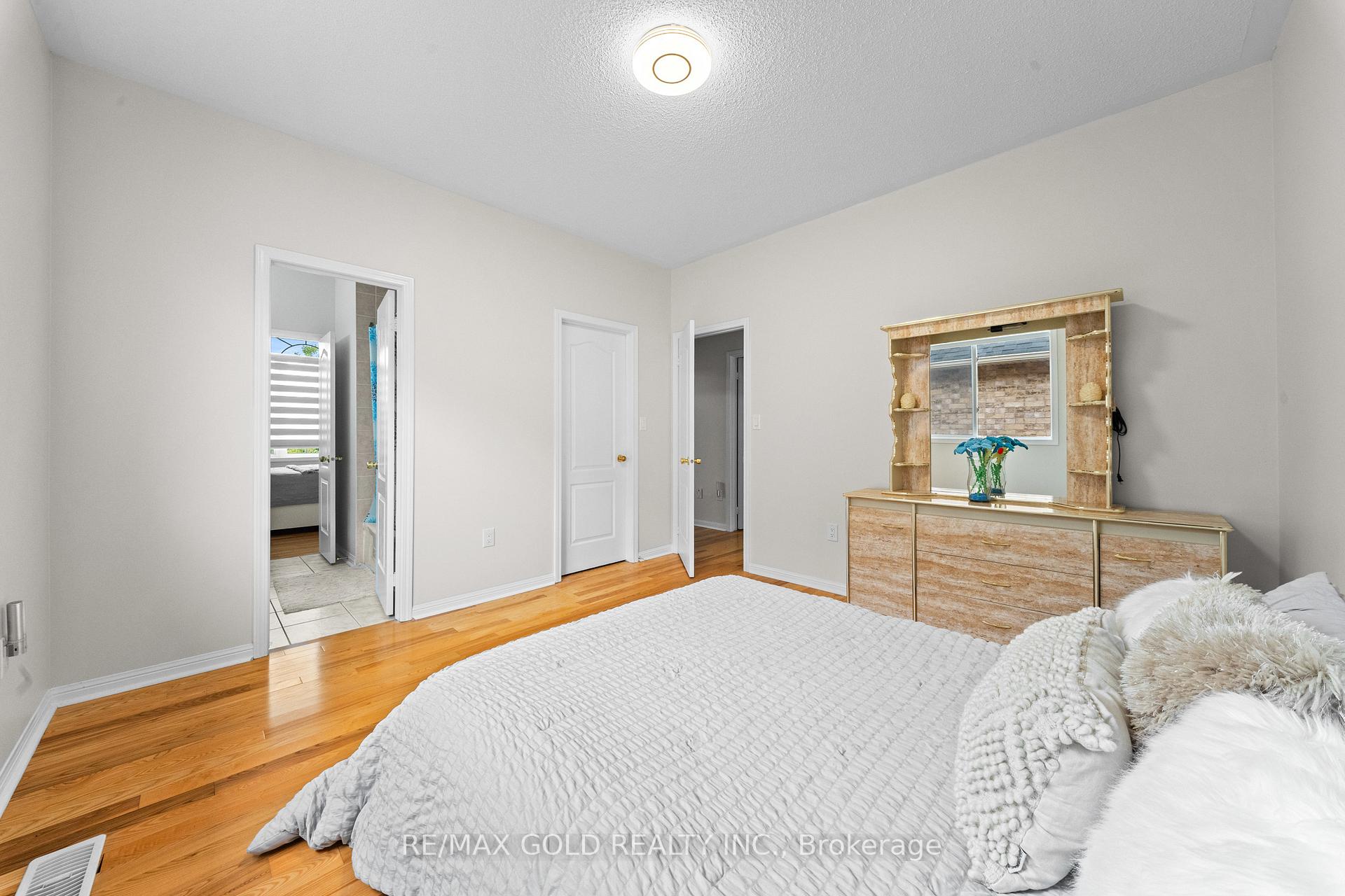 Photo 31 of 28 Bottomwood Street, Brampton, Gore Industrial North — HOMEH