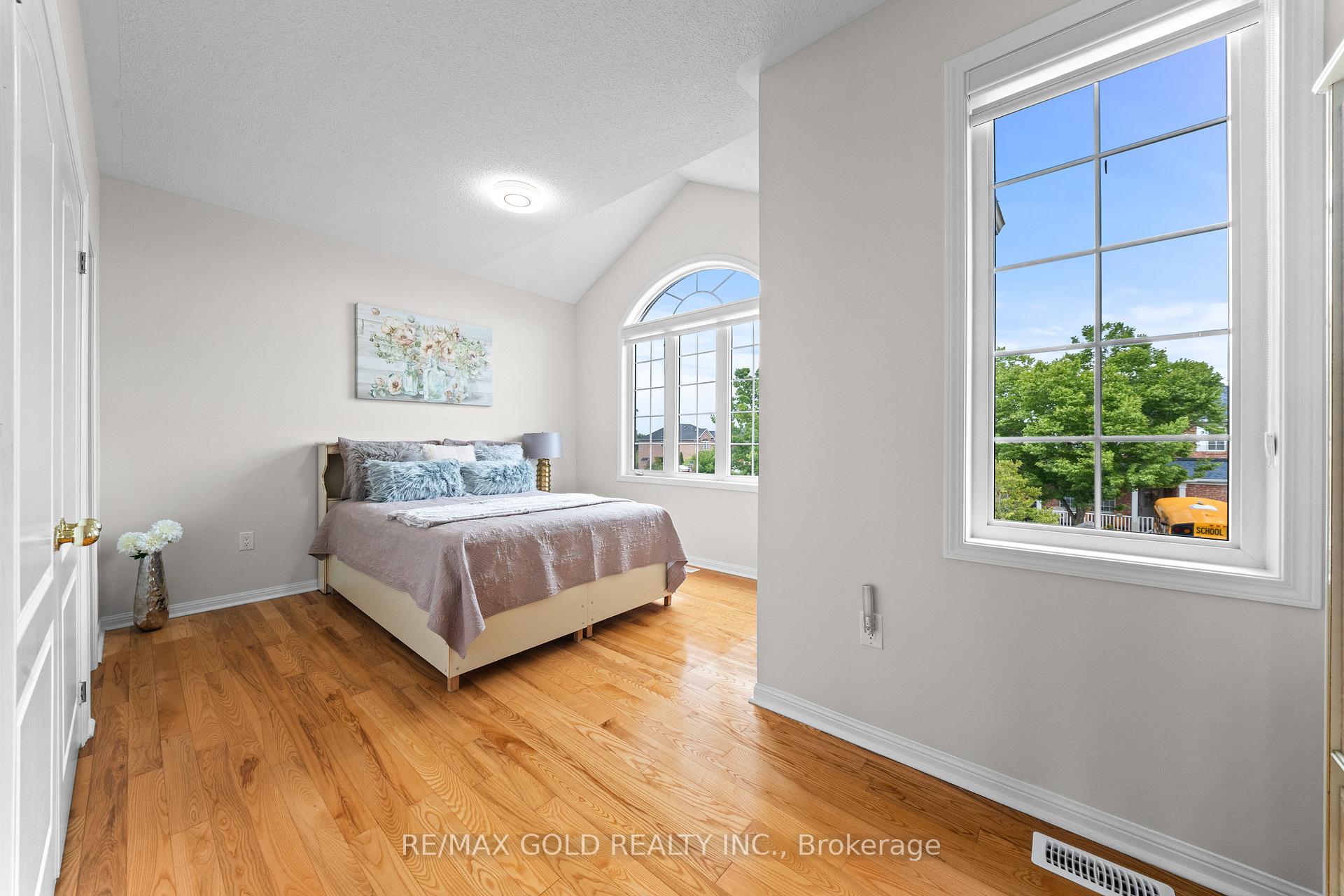 Photo 34 of 28 Bottomwood Street, Brampton, Gore Industrial North — HOMEH