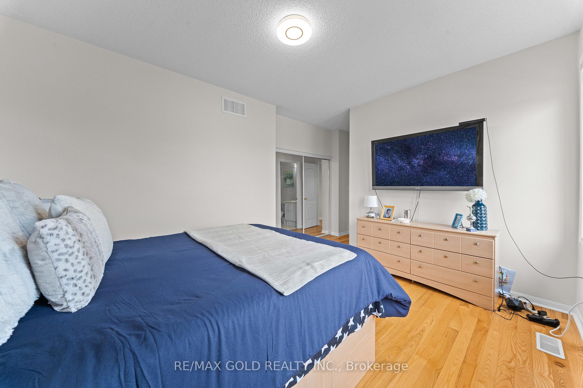 Photo 37 of 28 Bottomwood Street, Brampton, Gore Industrial North — HOMEH