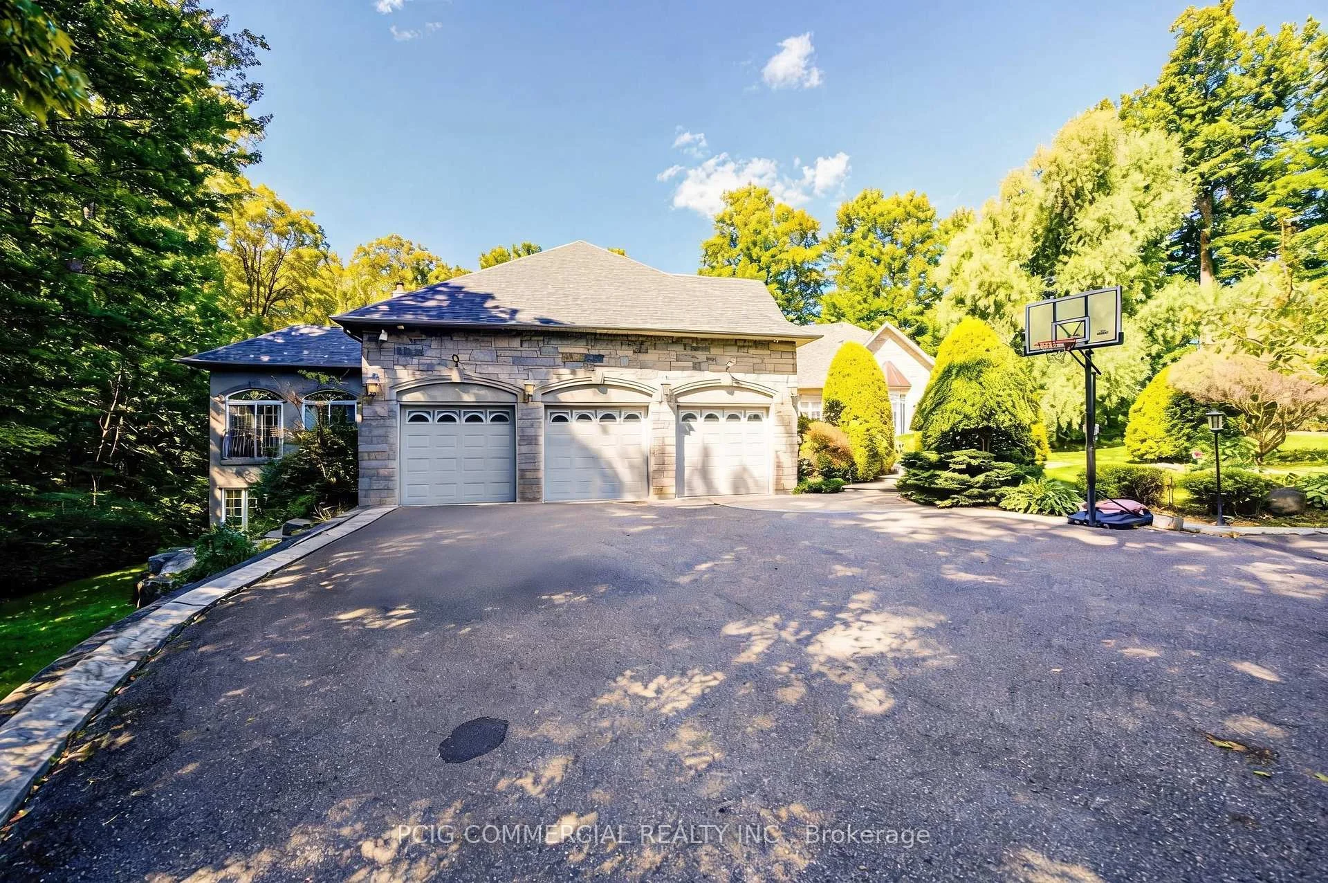 Photo 2 of 49 Offord Crescent, Aurora, Bayview Southeast — HOMEH