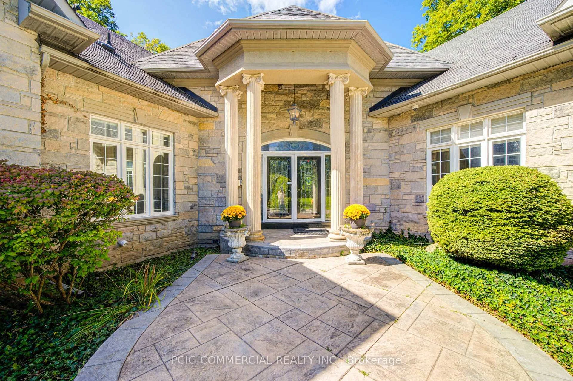 Photo 6 of 49 Offord Crescent, Aurora, Bayview Southeast — HOMEH