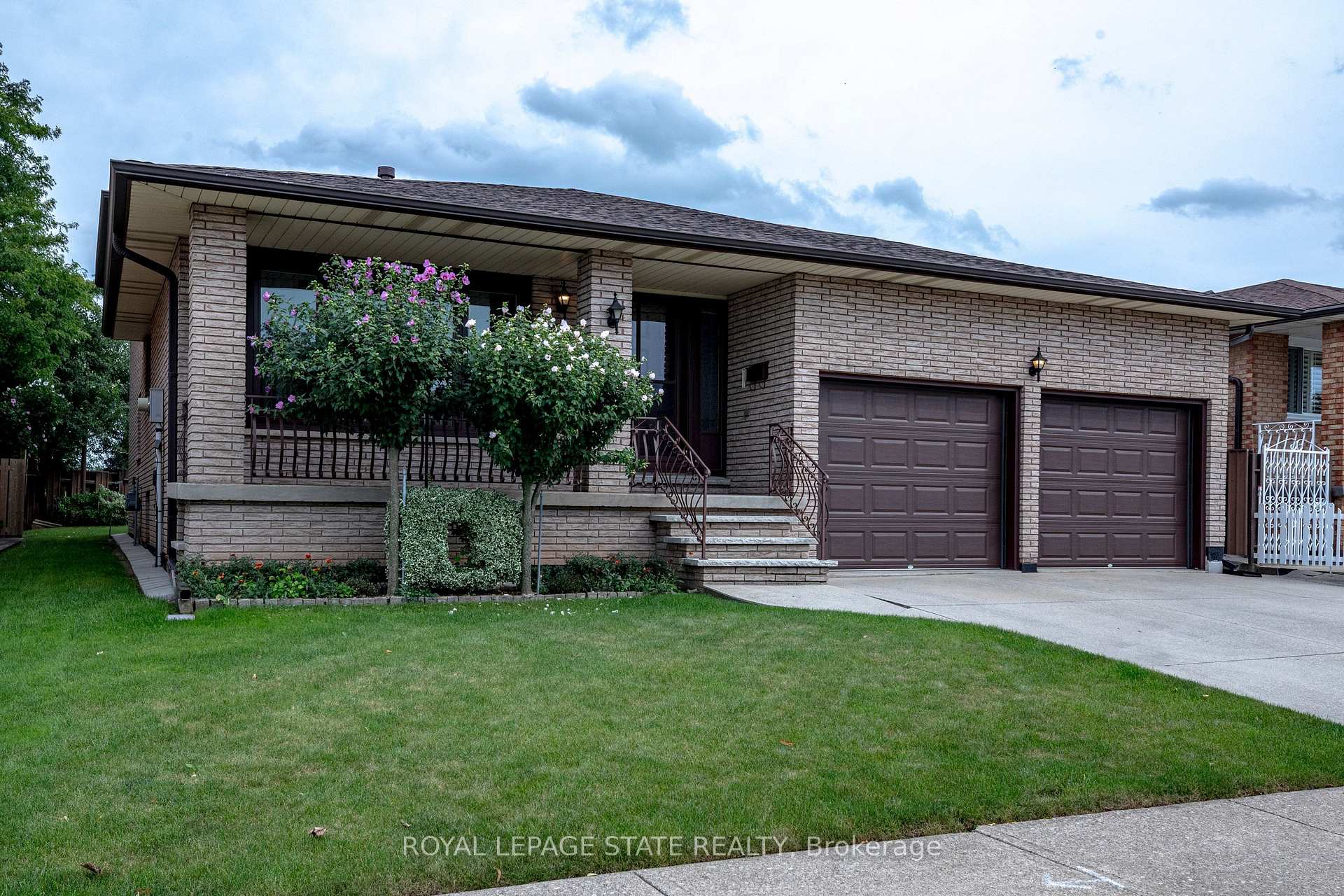 Photo 2 of 72 Henley Drive, Hamilton, Stoney Creek — HOMEH