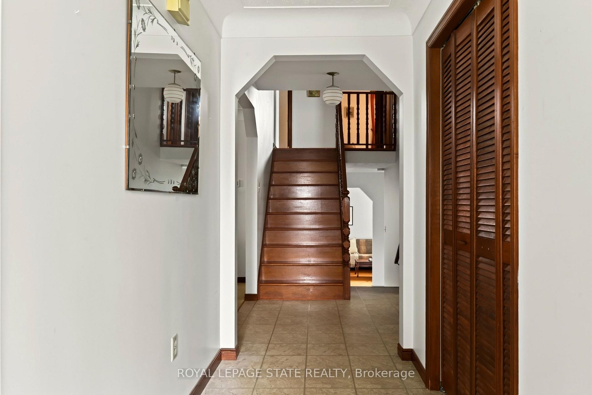 Photo 5 of 72 Henley Drive, Hamilton, Stoney Creek — HOMEH