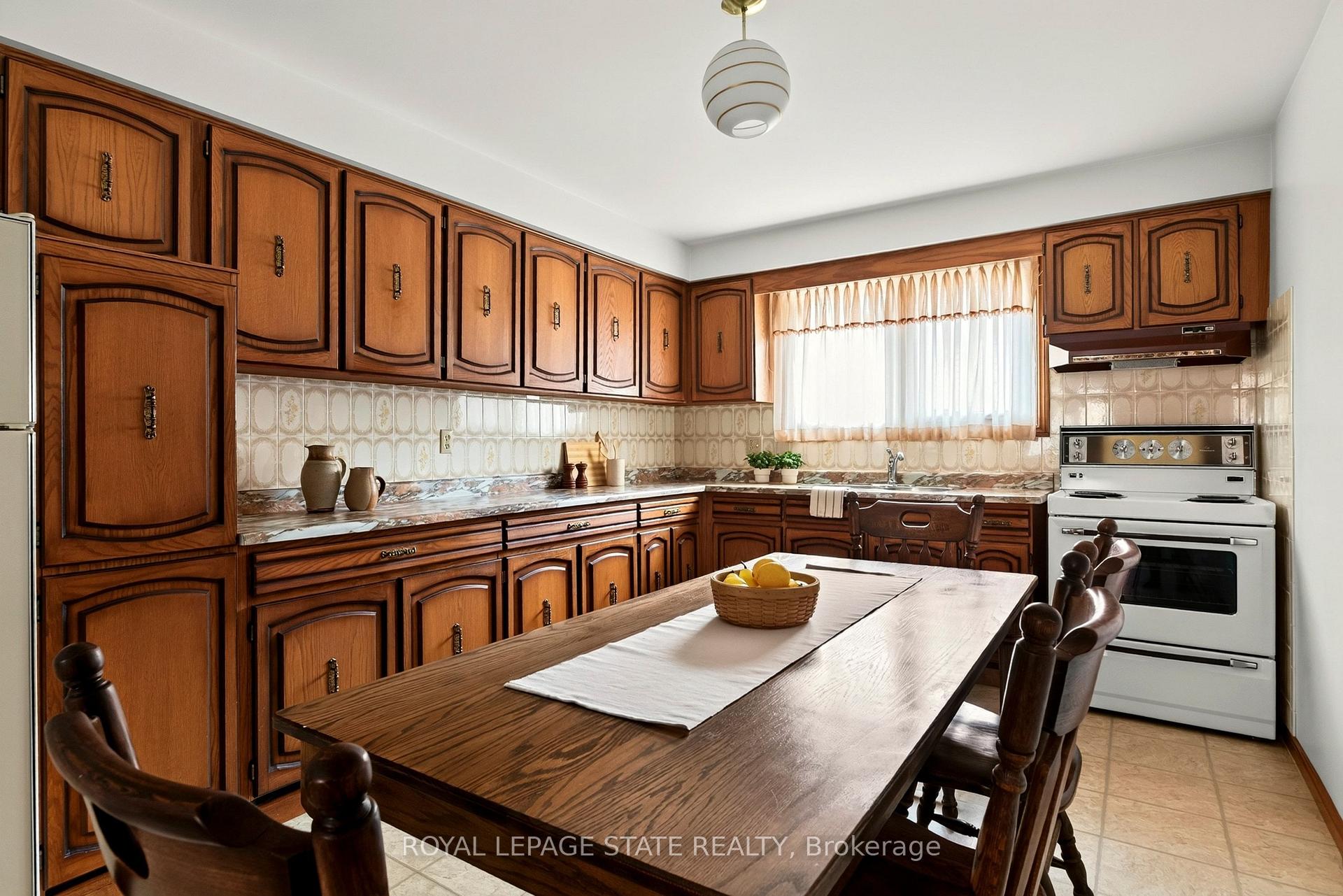 Photo 19 of 72 Henley Drive, Hamilton, Stoney Creek — HOMEH