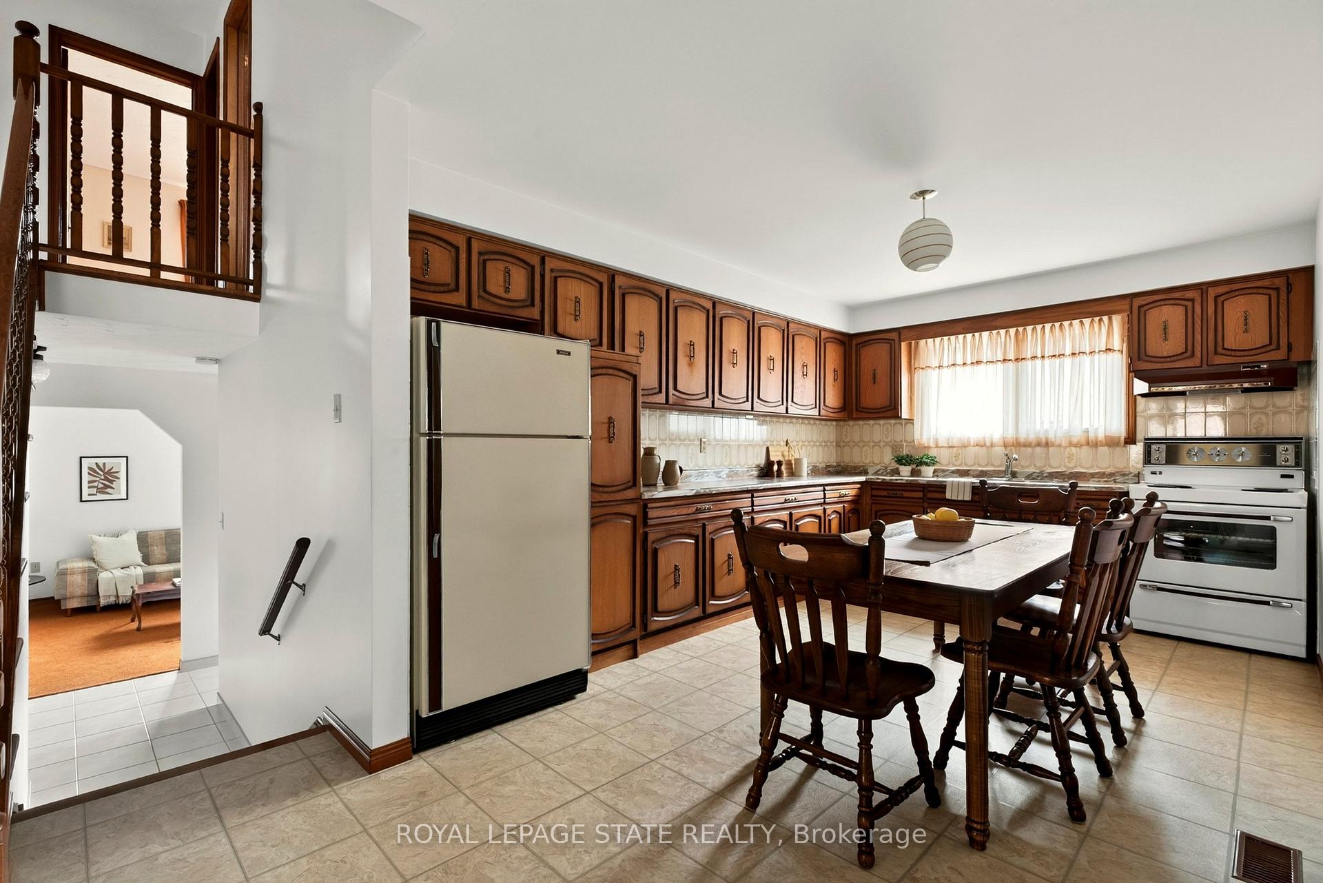 Photo 20 of 72 Henley Drive, Hamilton, Stoney Creek — HOMEH