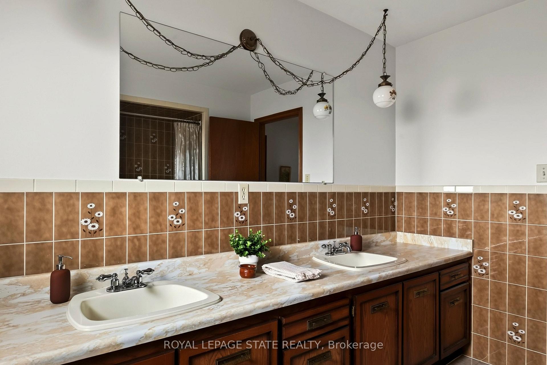 Photo 22 of 72 Henley Drive, Hamilton, Stoney Creek — HOMEH