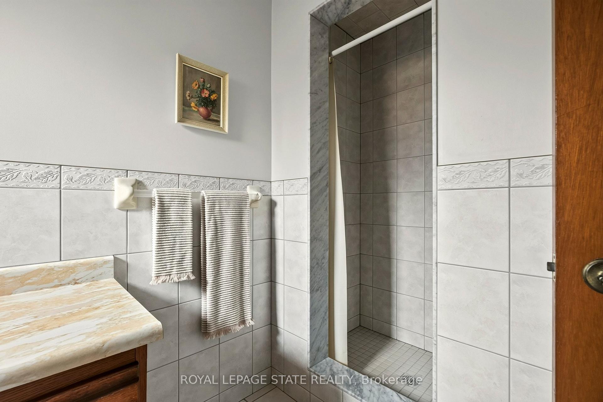 Photo 40 of 72 Henley Drive, Hamilton, Stoney Creek — HOMEH